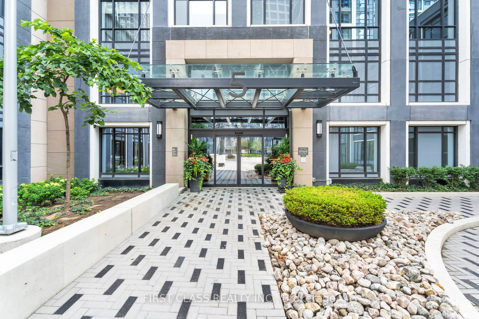 5 Mabelle Avenue 531