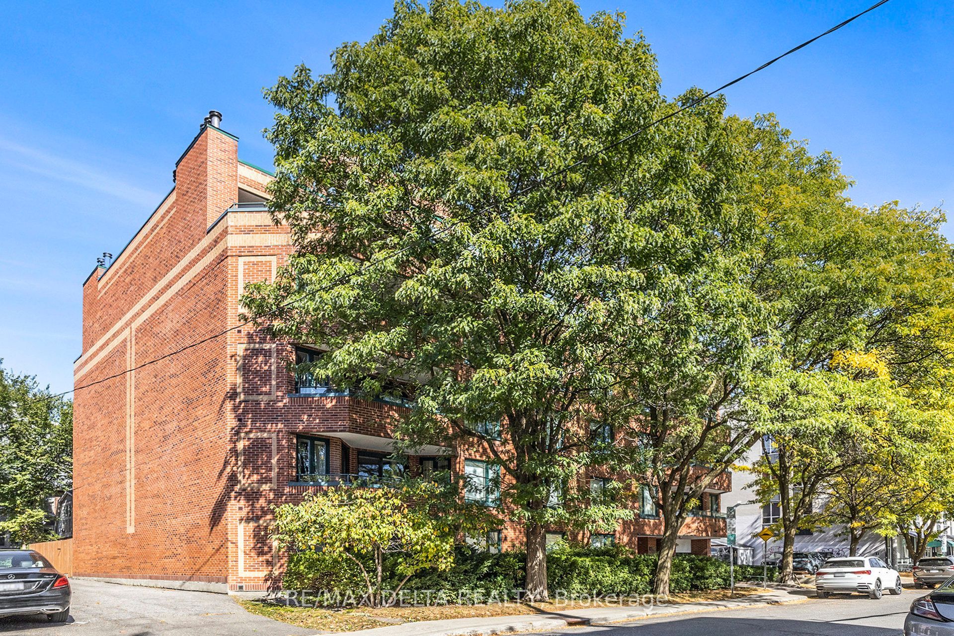 295 Gilmour Street 304