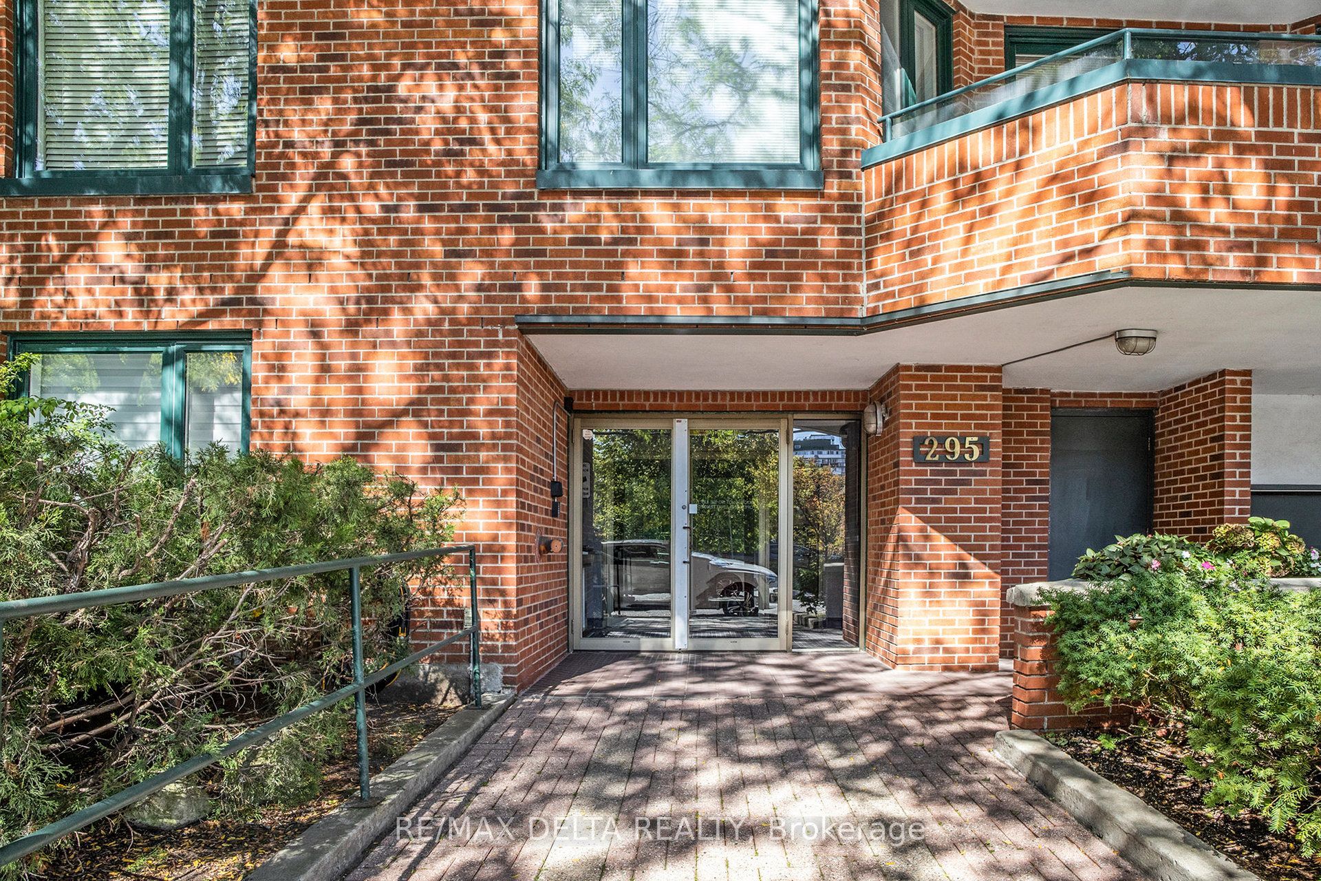 295 Gilmour Street 304