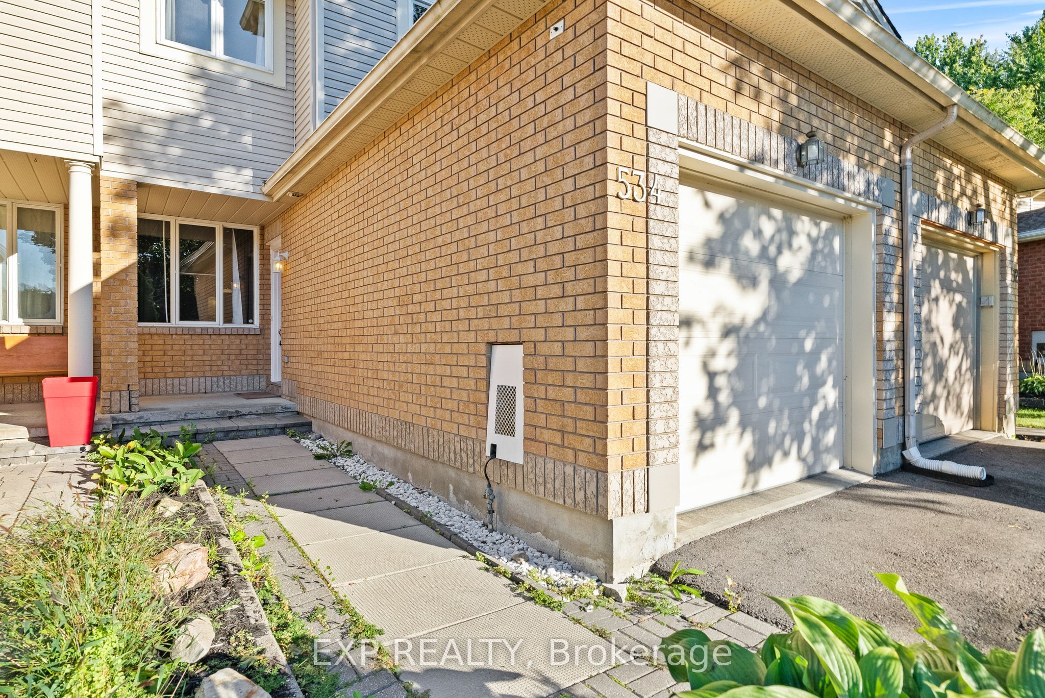 534 Lawler Crescent