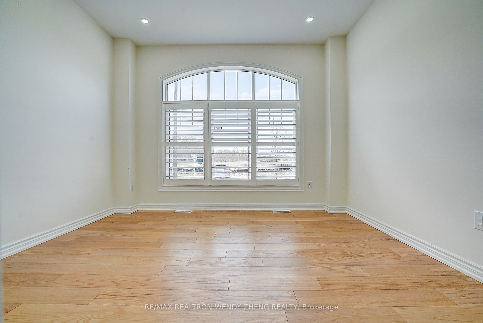 21 Charles White Court