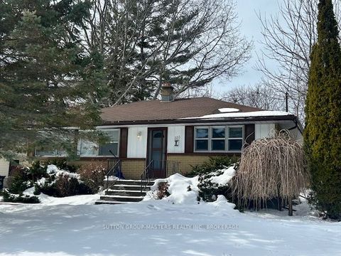 323 Meadowcrest Road Kingston ON K7M 3S4