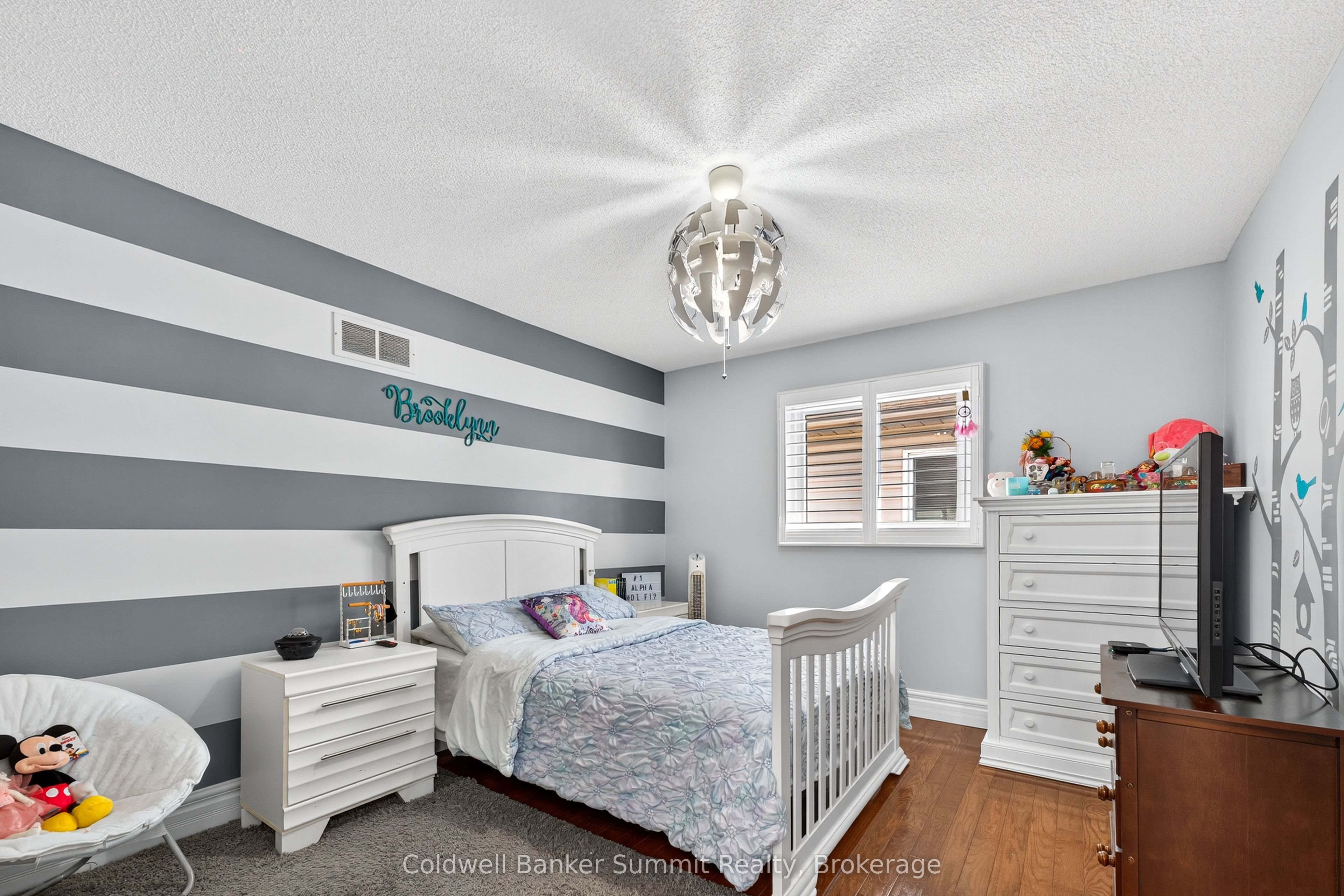 1037 Sandcliff Drive