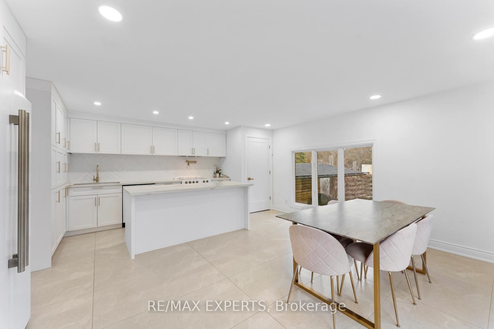 142 King Street E