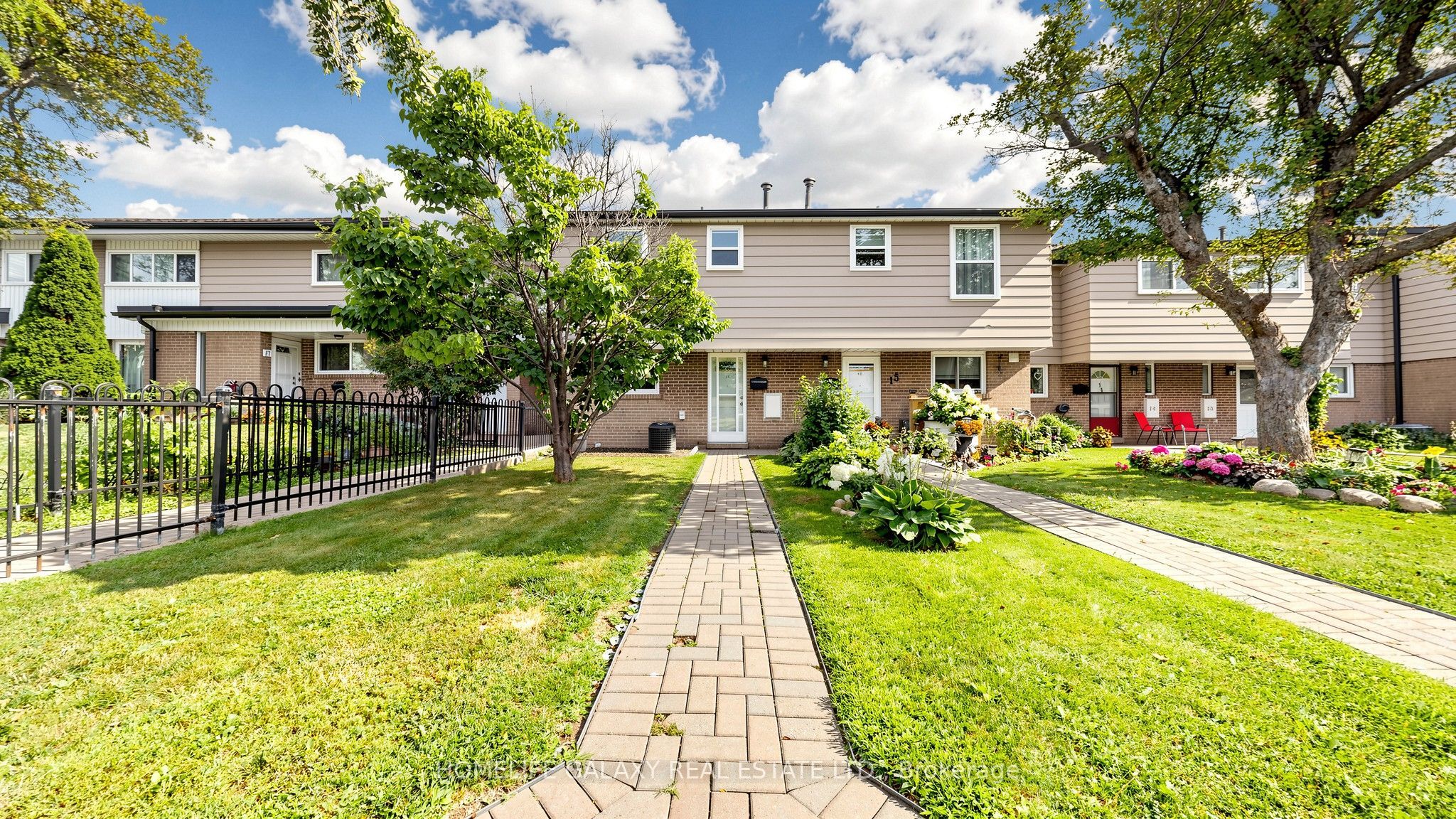 925 Bayly Street 16