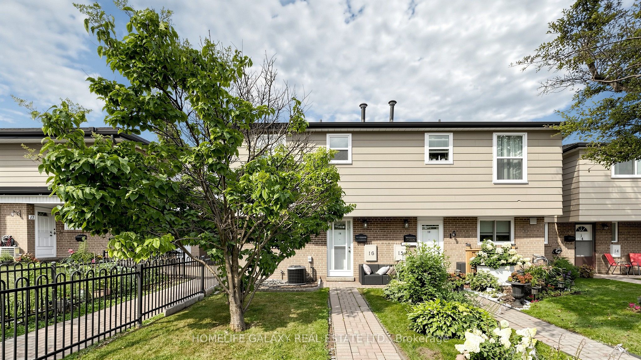 925 Bayly Street 16