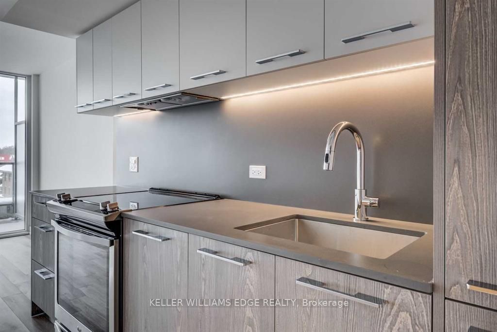 30 Baseball Place 422