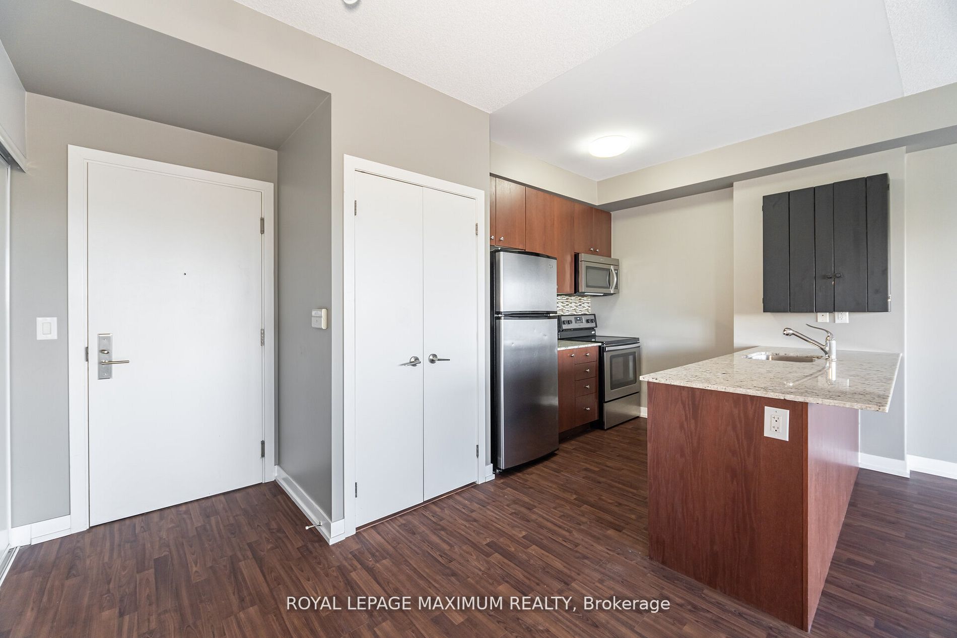 5101 Dundas Street W 511