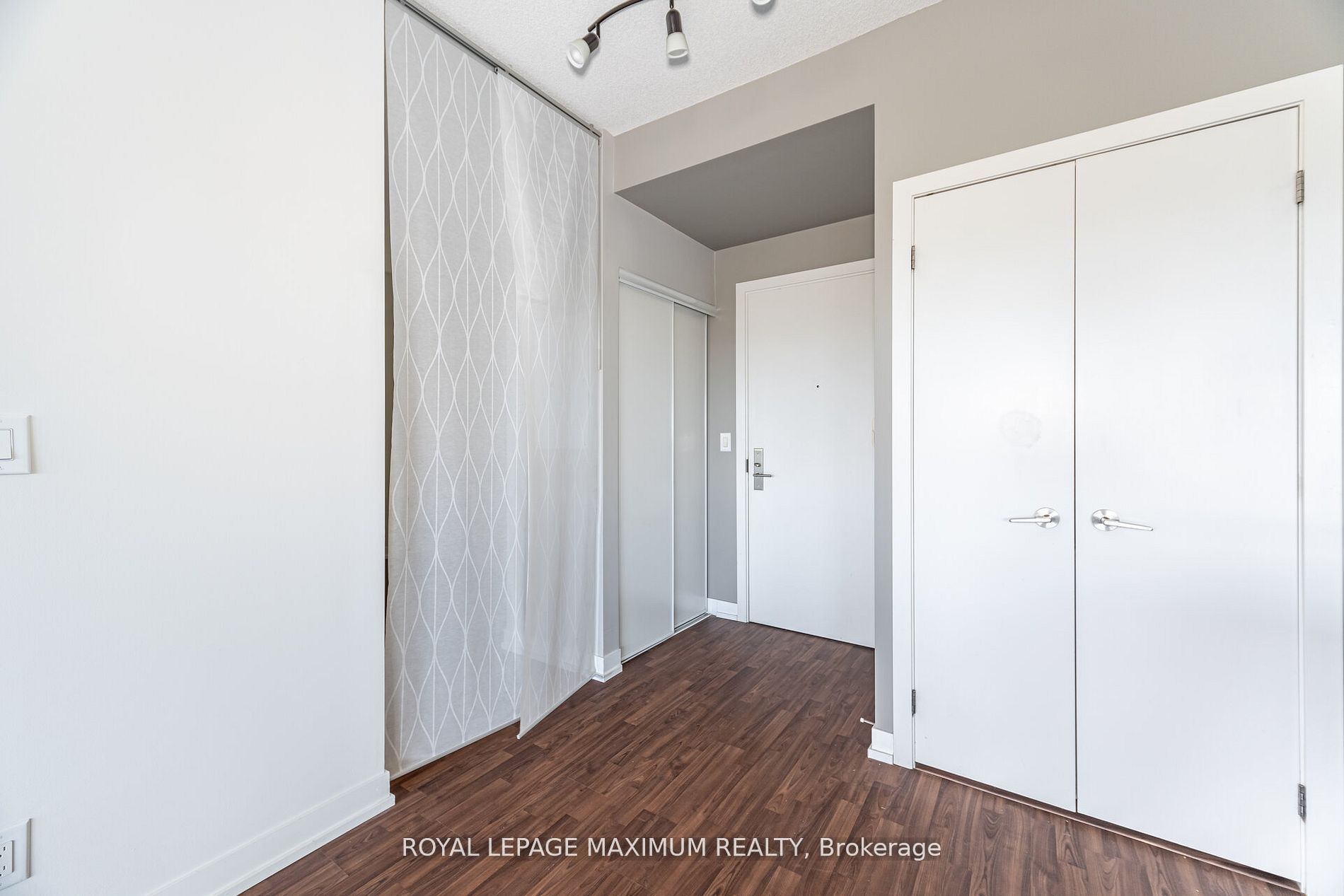 5101 Dundas Street W 511