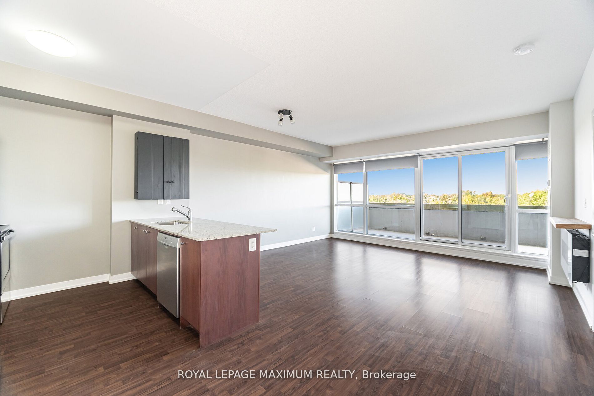 5101 Dundas Street W 511