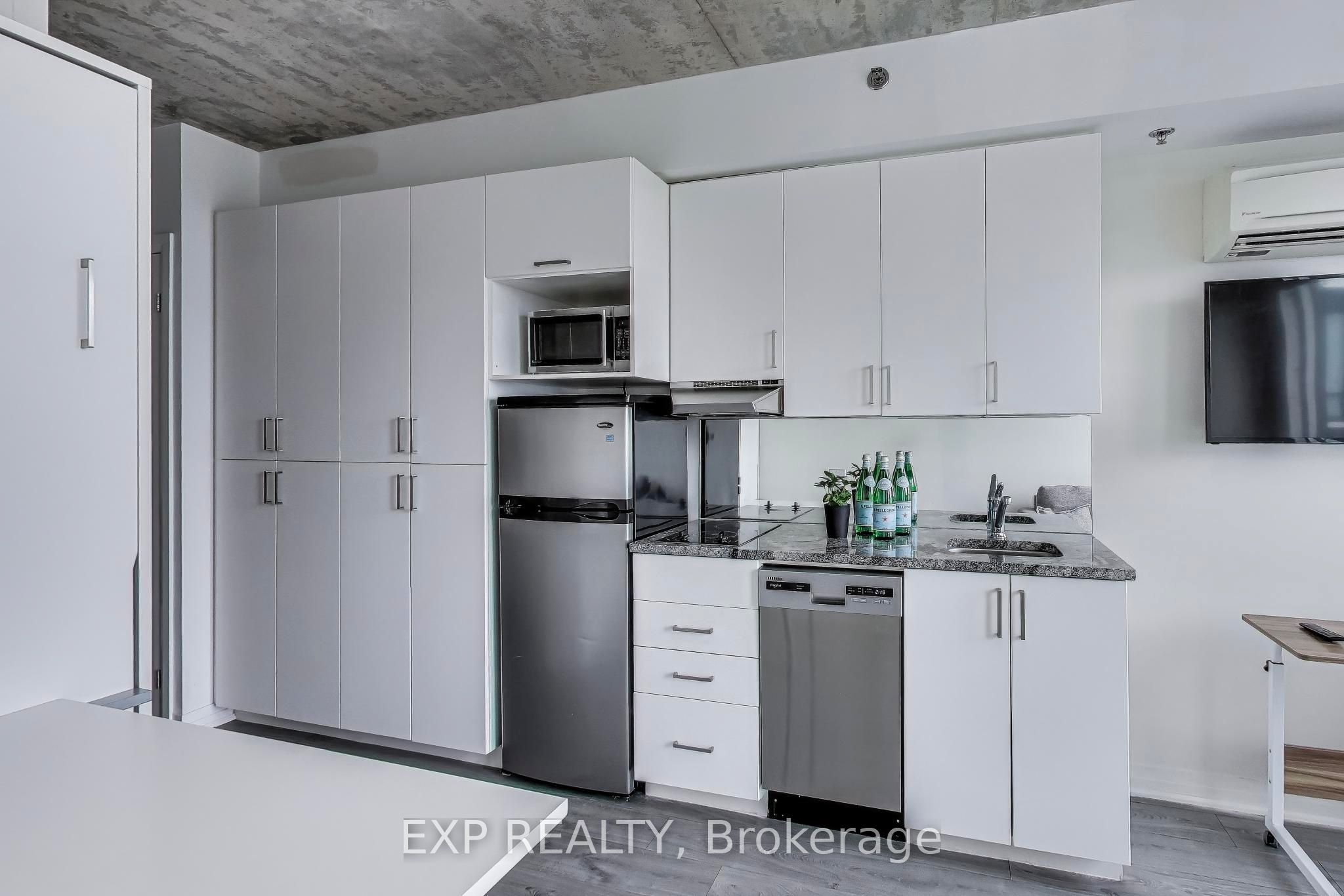1900 Simcoe Street N 739