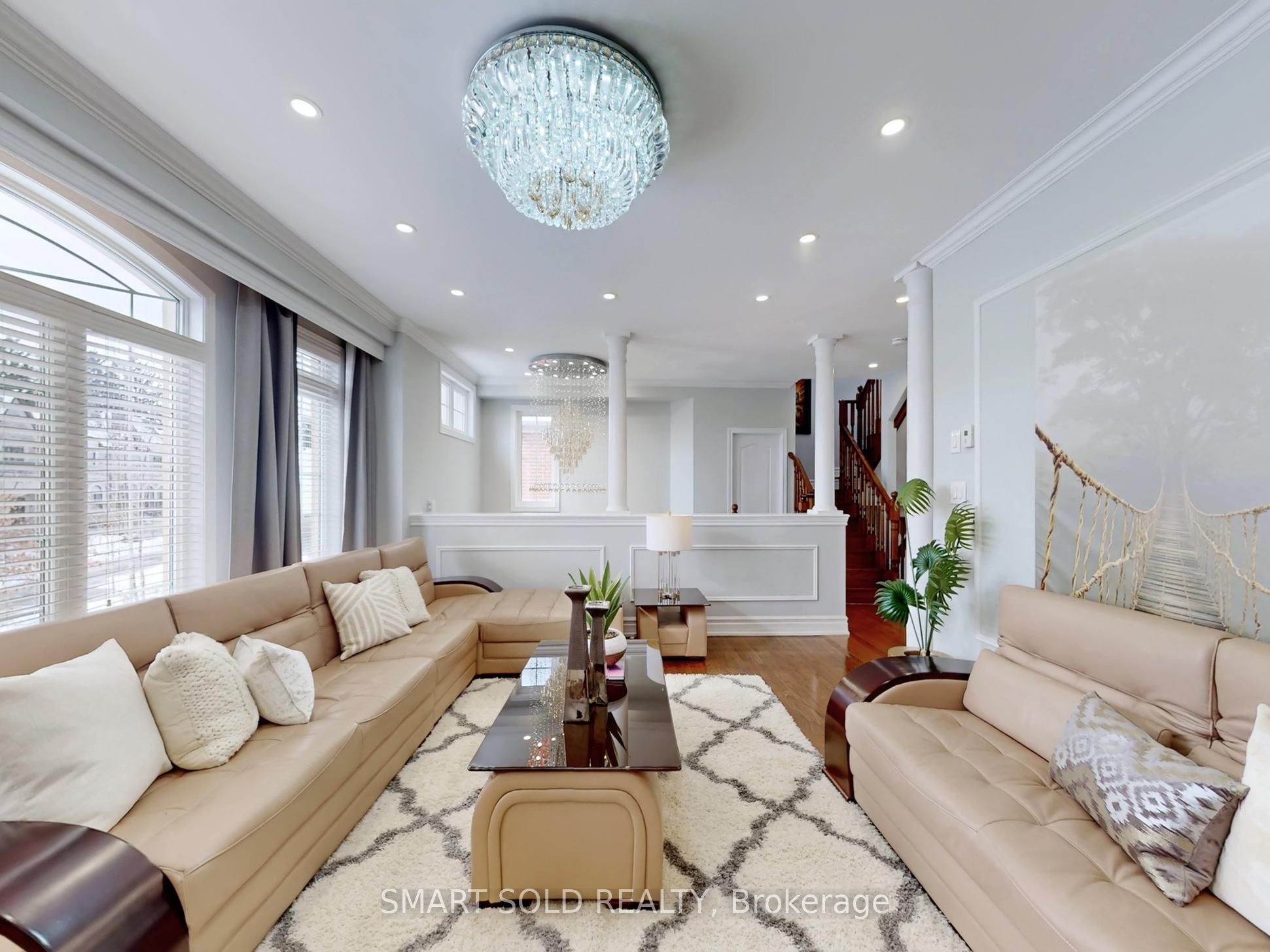 72 Headwater Crescent