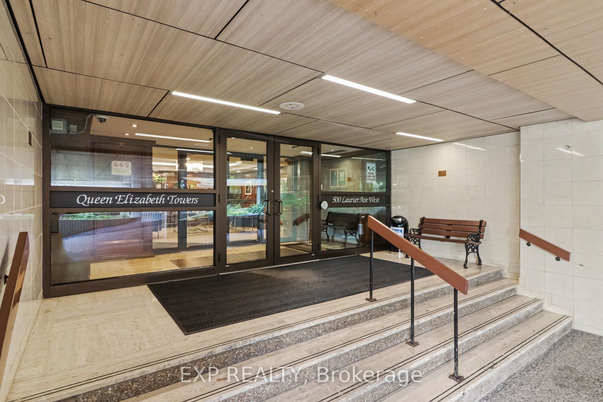 500 Laurier Avenue W 204