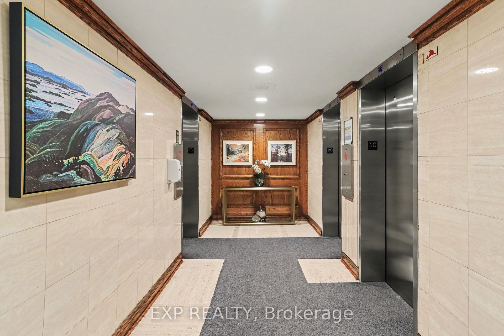 500 Laurier Avenue W 204