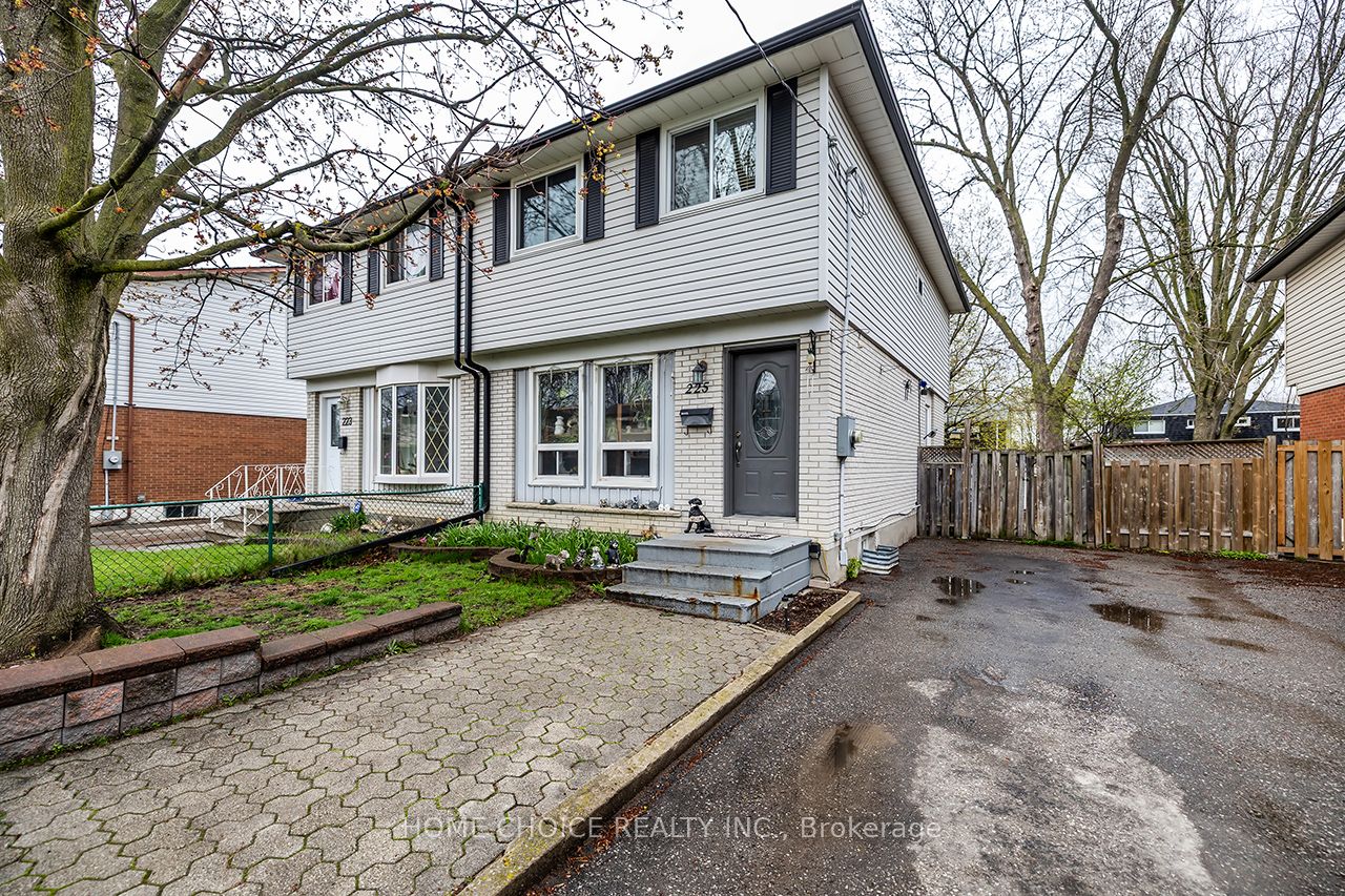 225 Barkley Crescent
