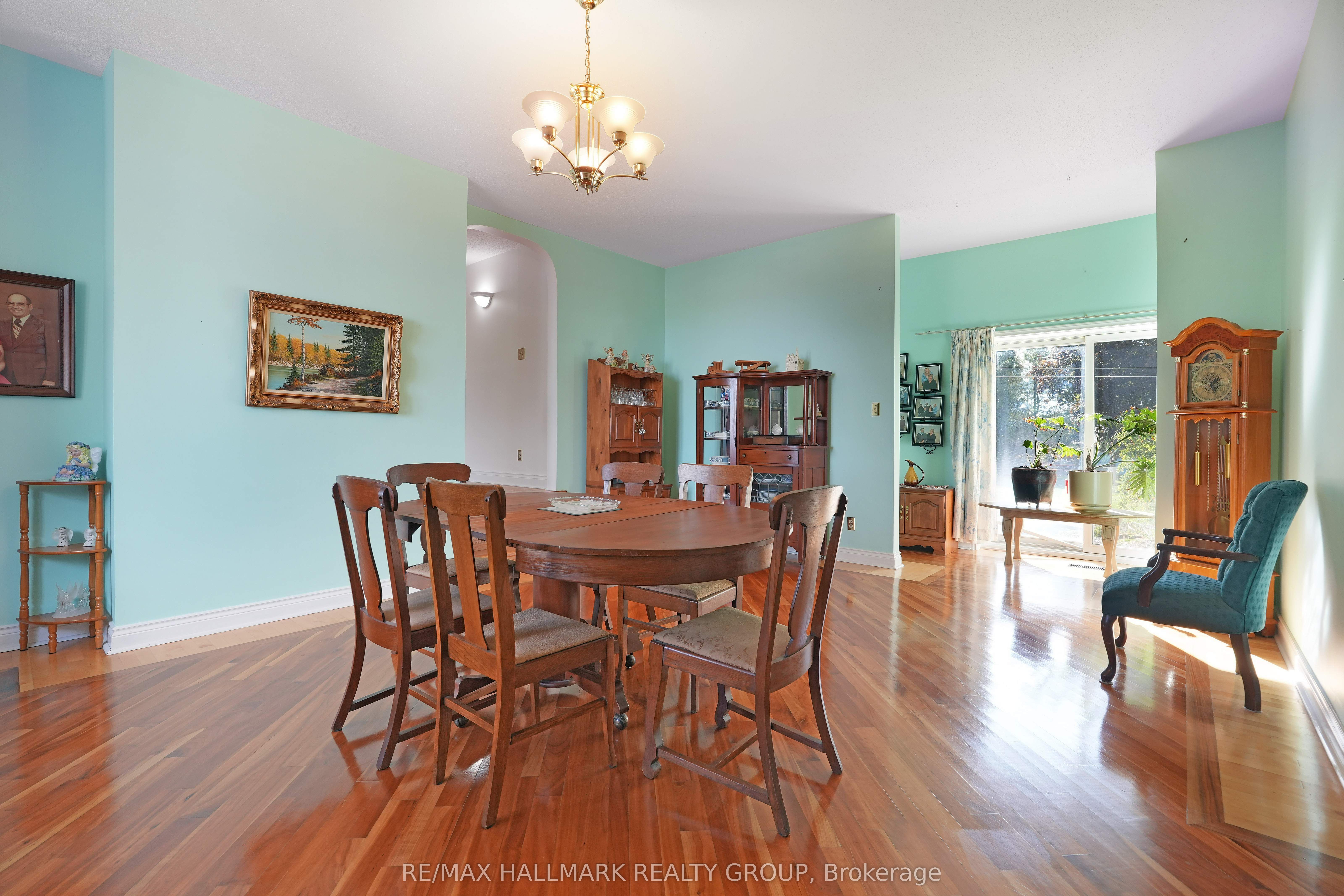 5758 Third Line Road N