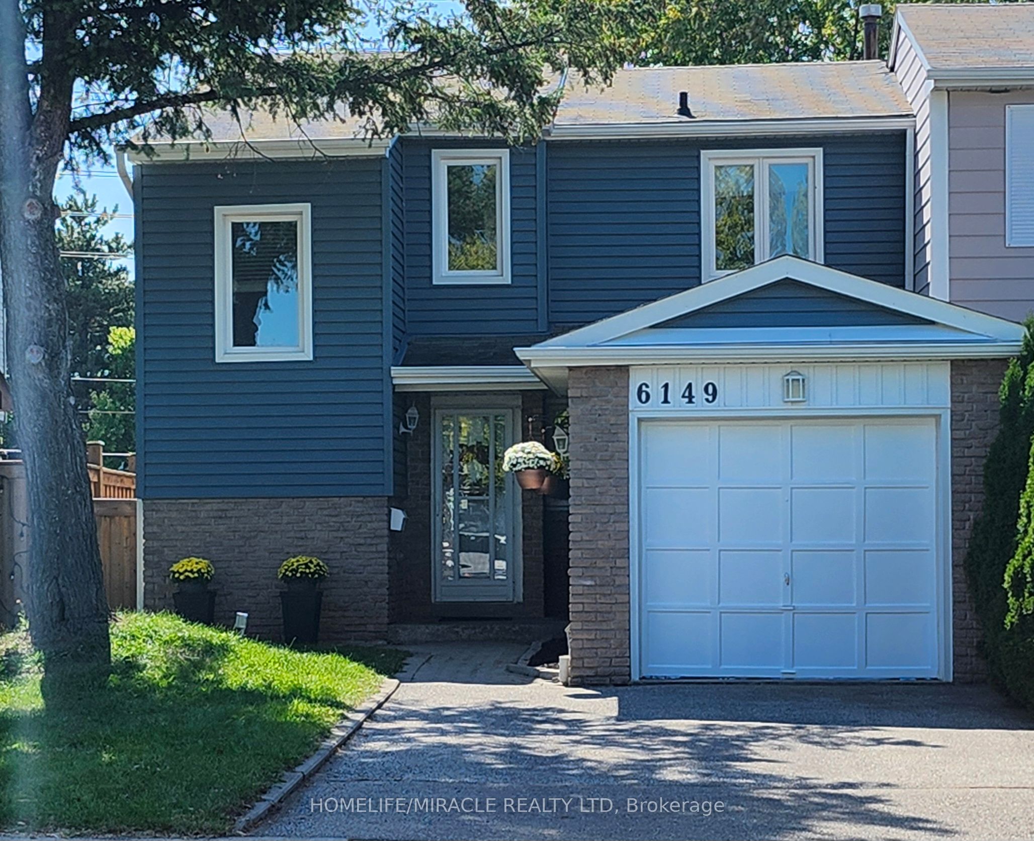 6149 Starfield Crescent