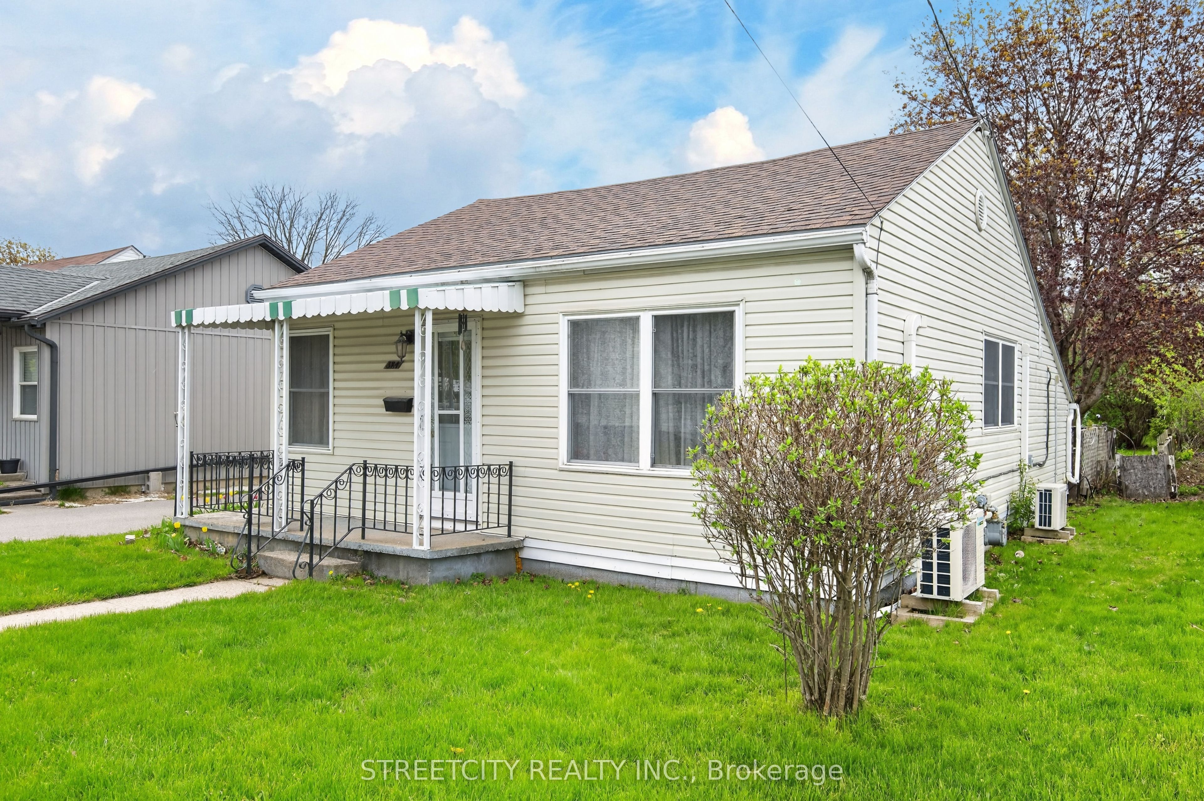 384 Brock Street N