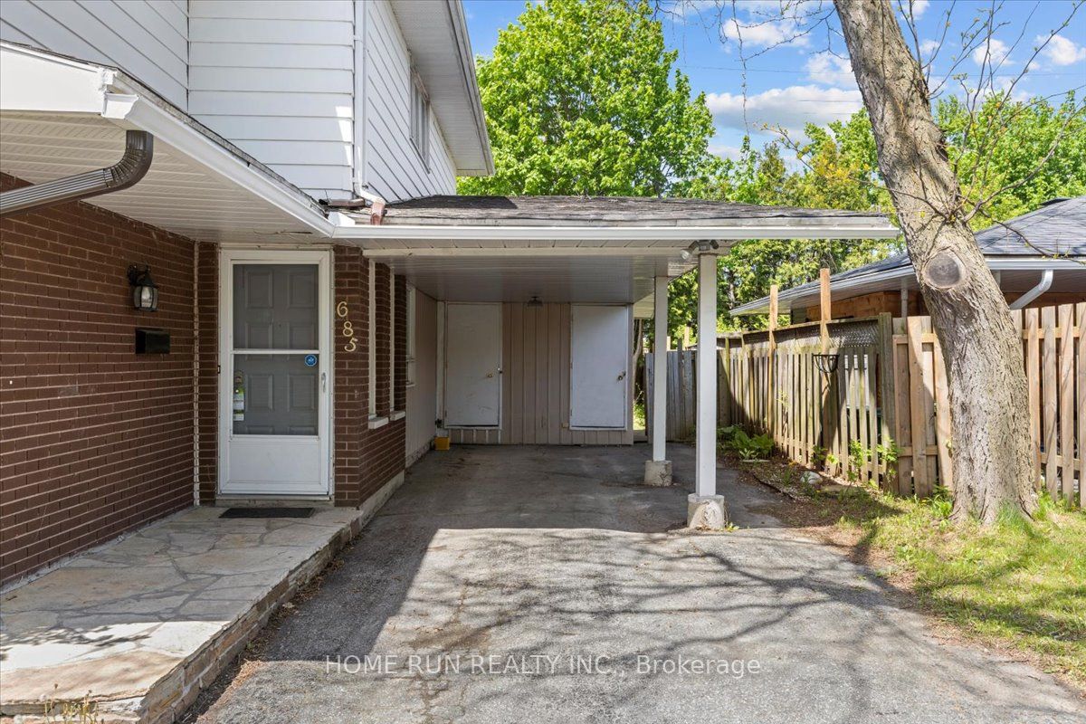 685 FARMINGTON Avenue