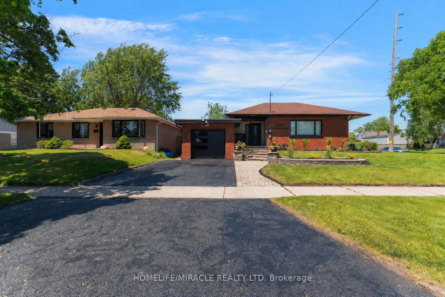 544 Adelaide Avenue W