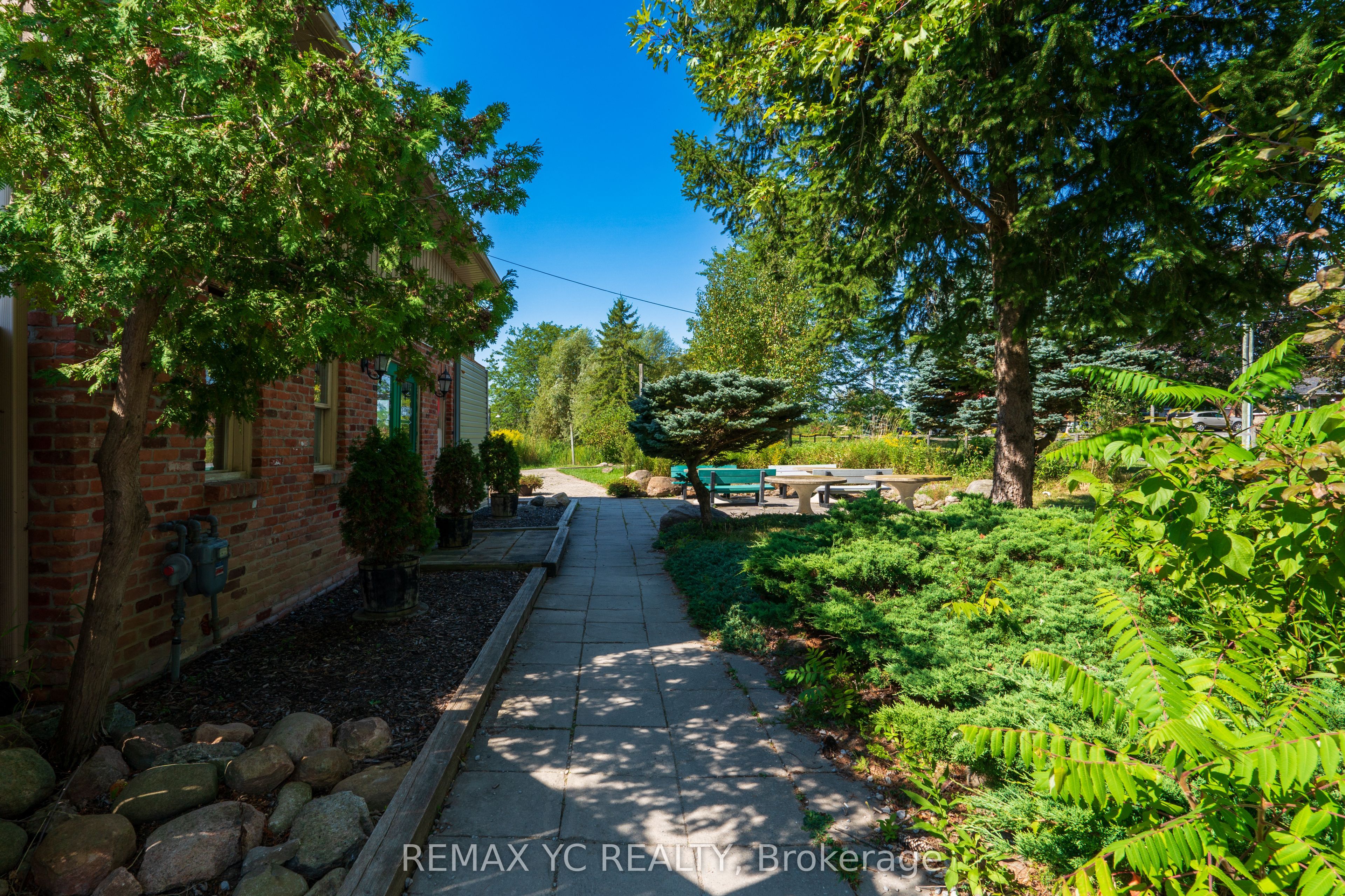 1661 Metro Road N