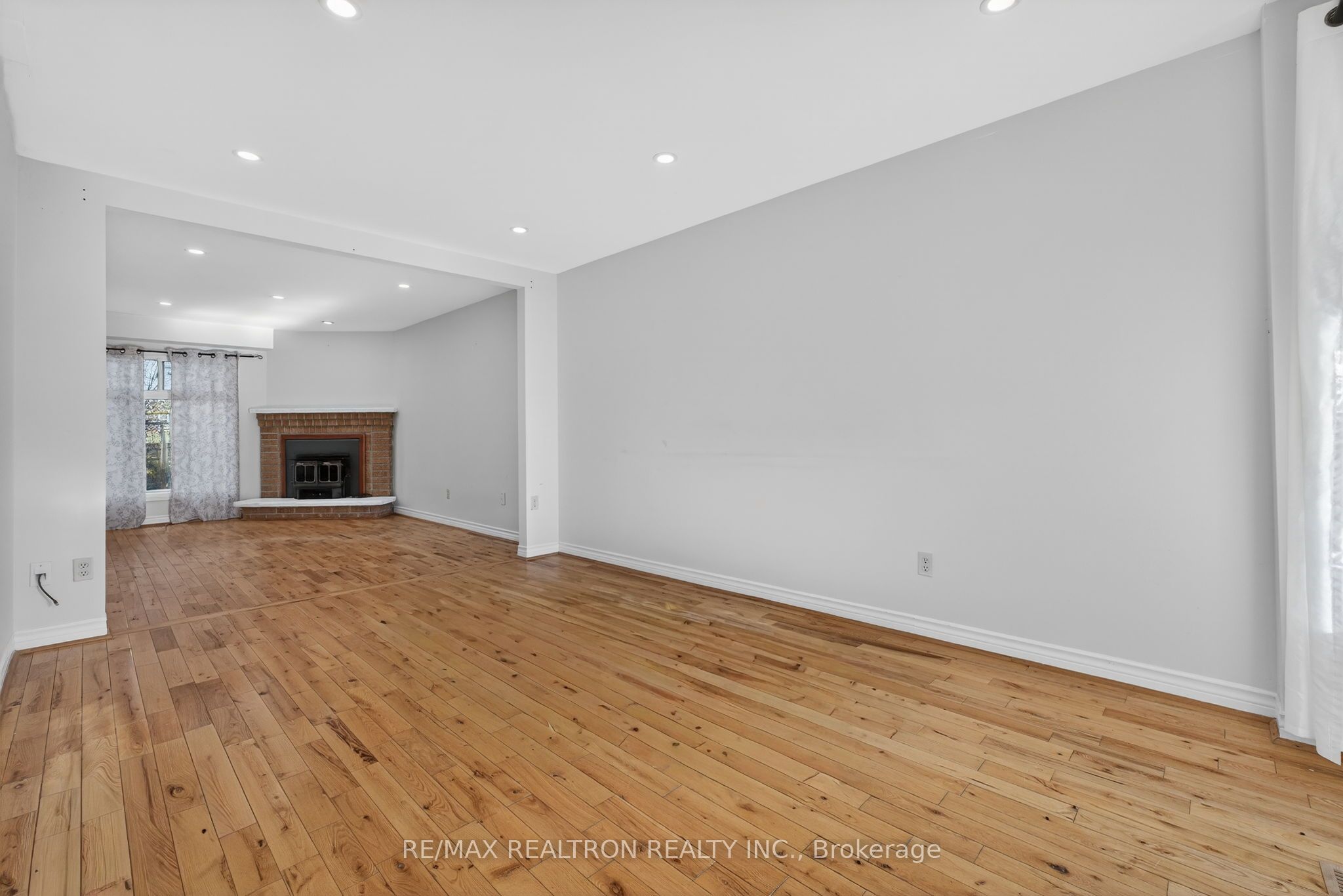 1622 Hollyhedge Drive