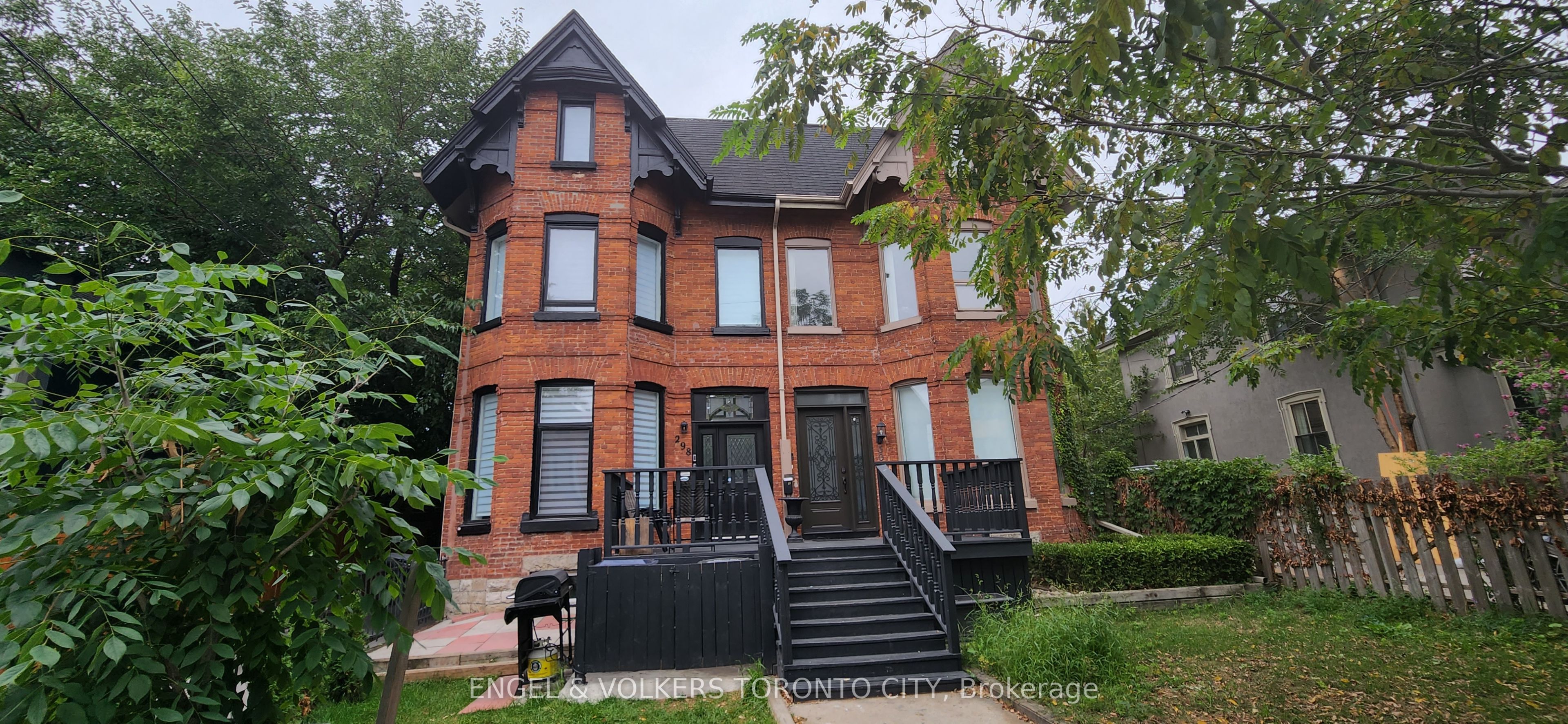 298 Seaton Street