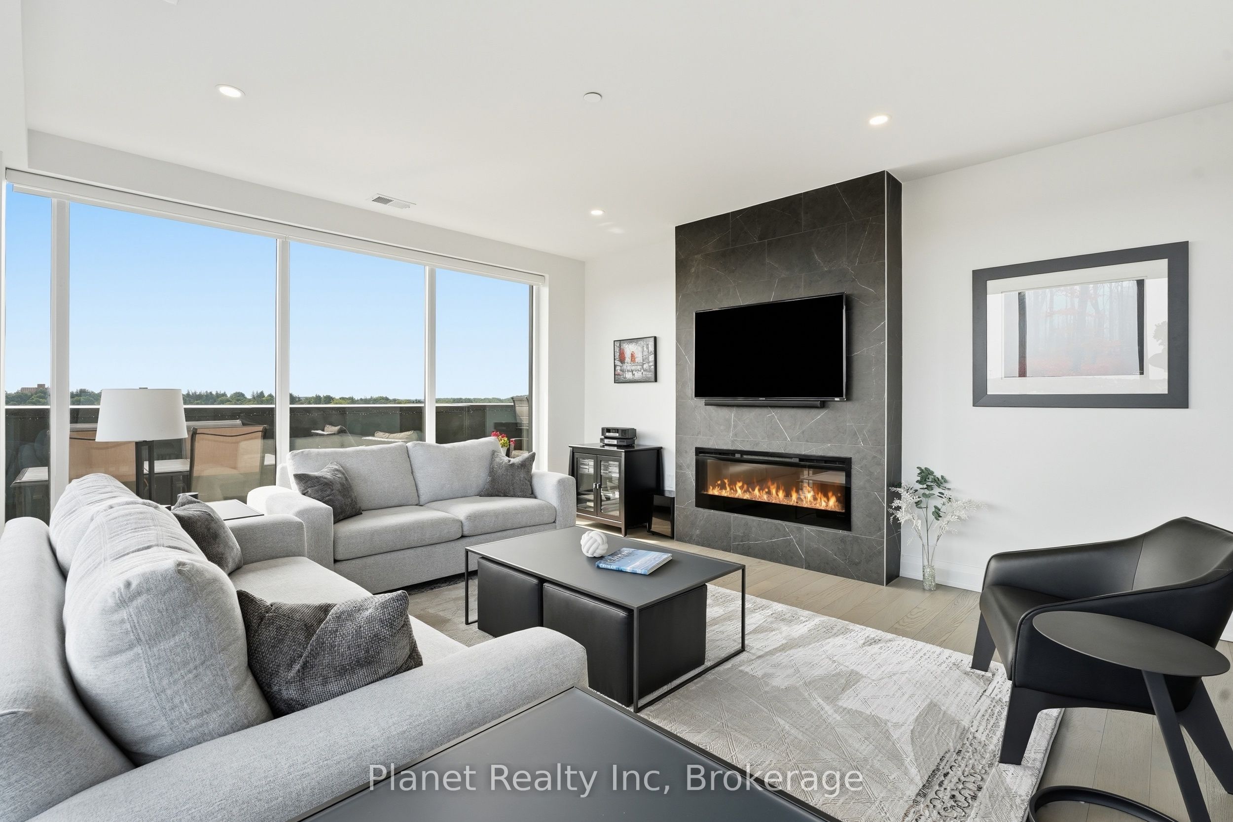 71 Wyndham Street S 1305