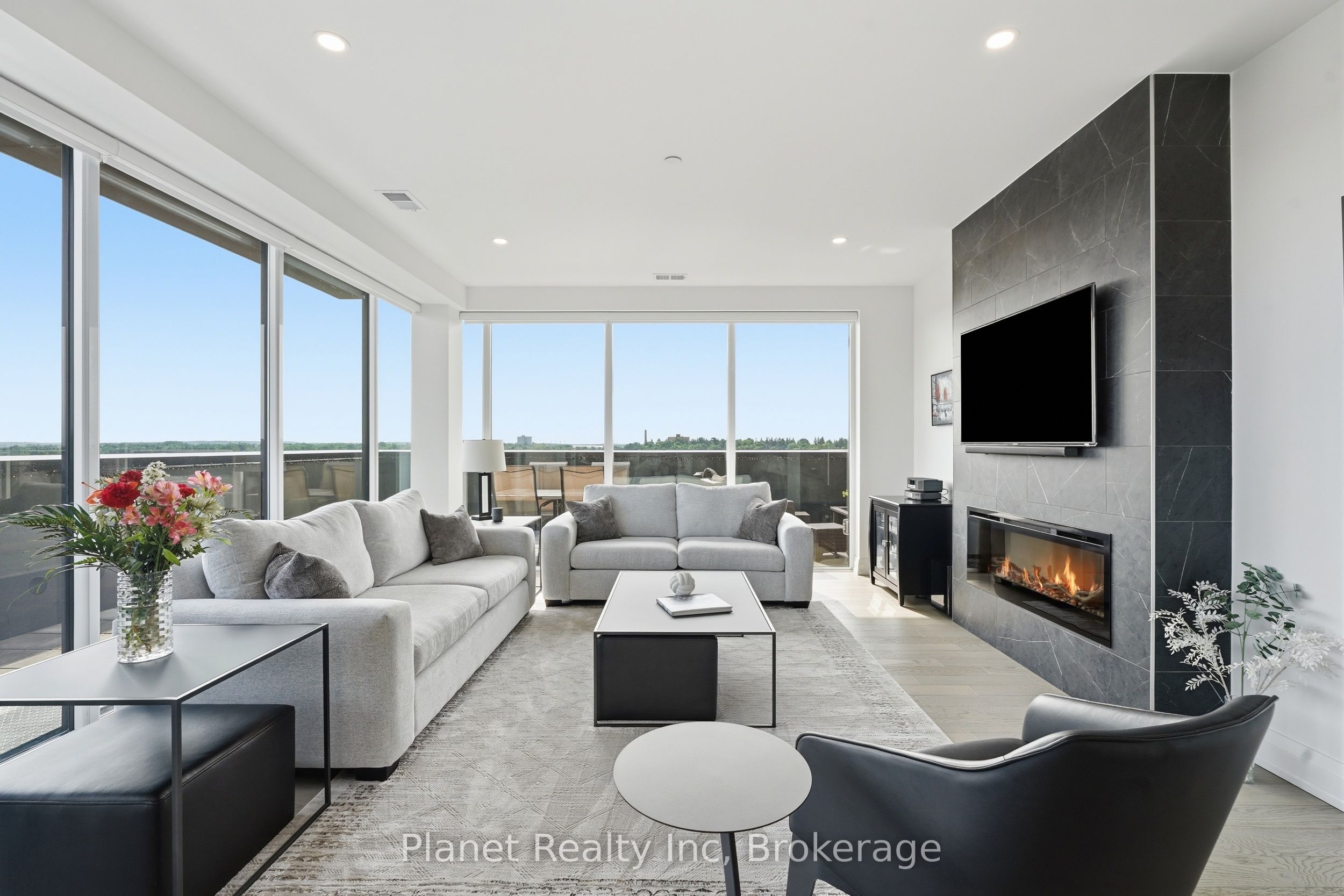 71 Wyndham Street S 1305