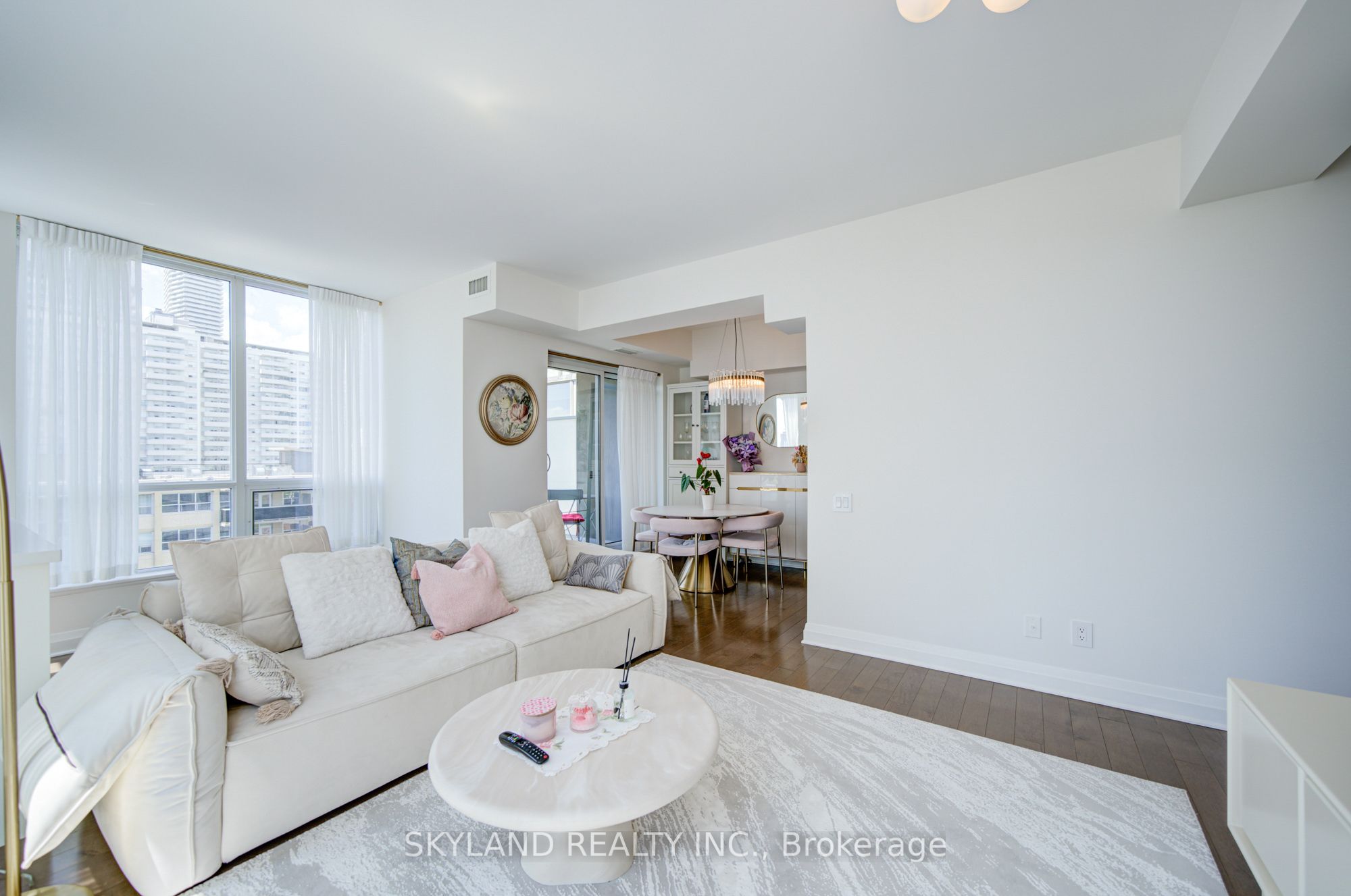 83 Redpath Avenue 1507