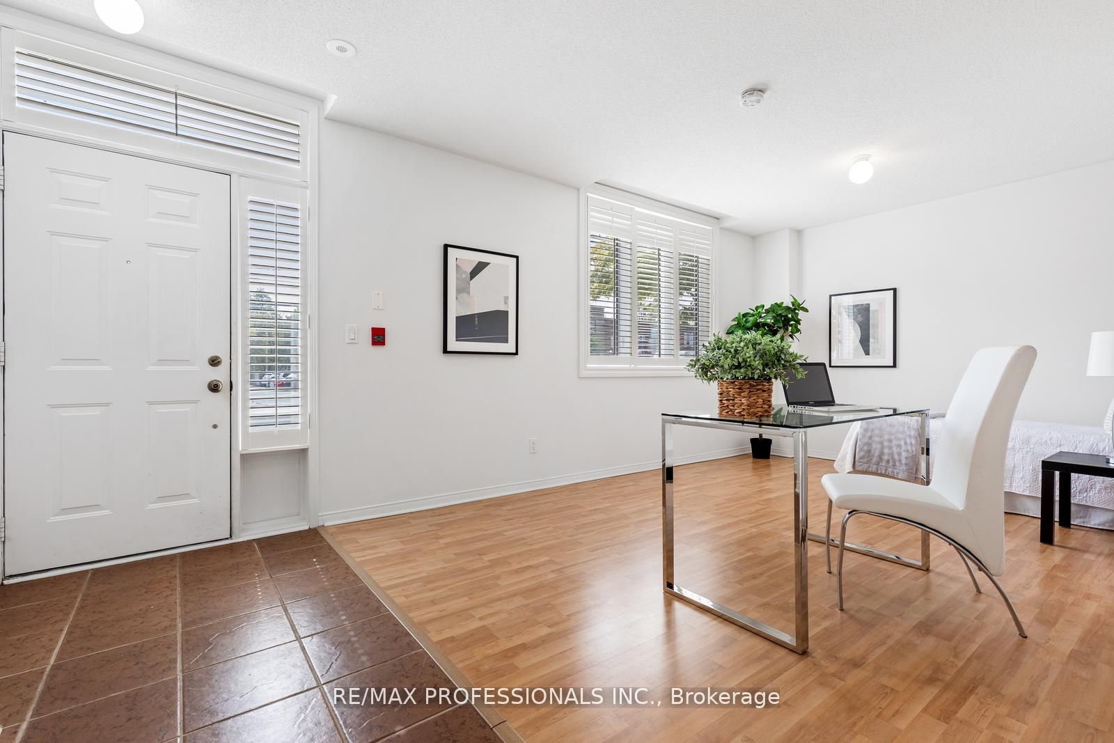 3400 Lake Shore Boulevard W 104
