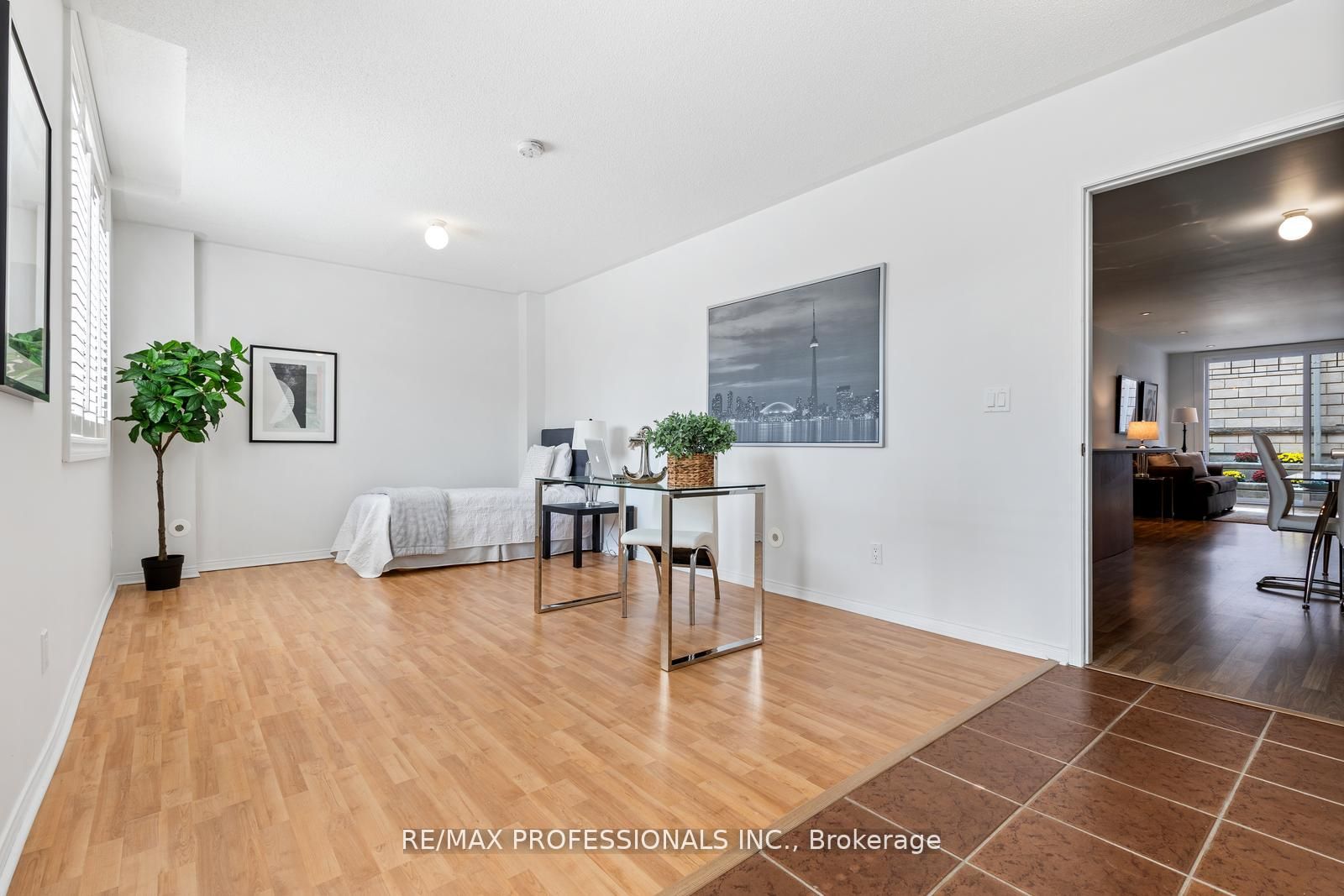 3400 Lake Shore Boulevard W 104