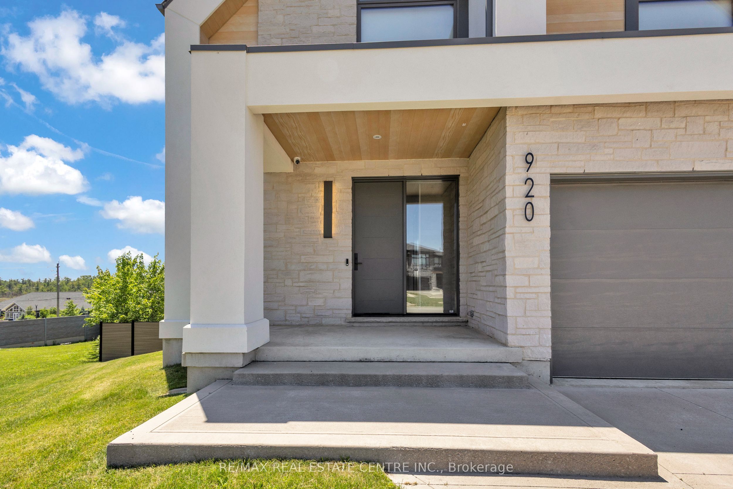 920 Thomas Pedder Court