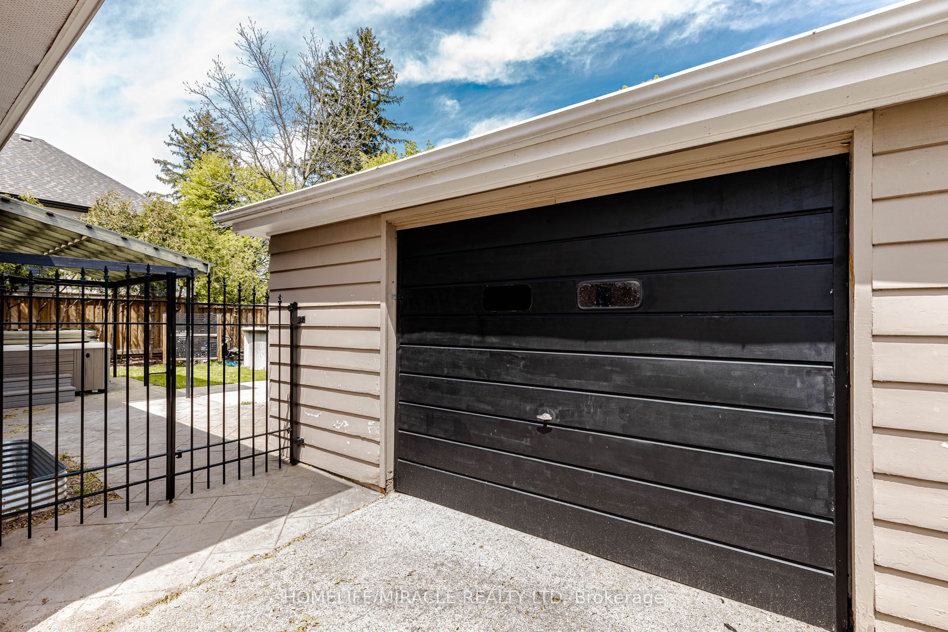 563 Taplow Crescent