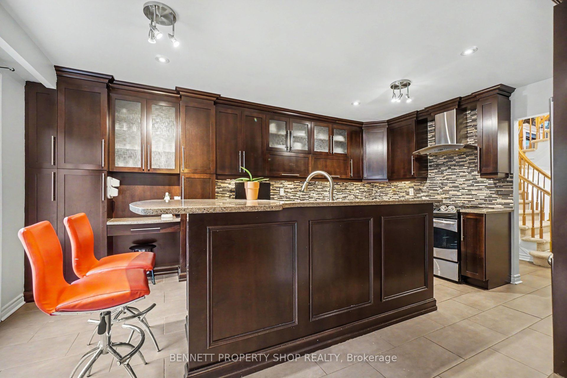 1879 Leclair Crescent
