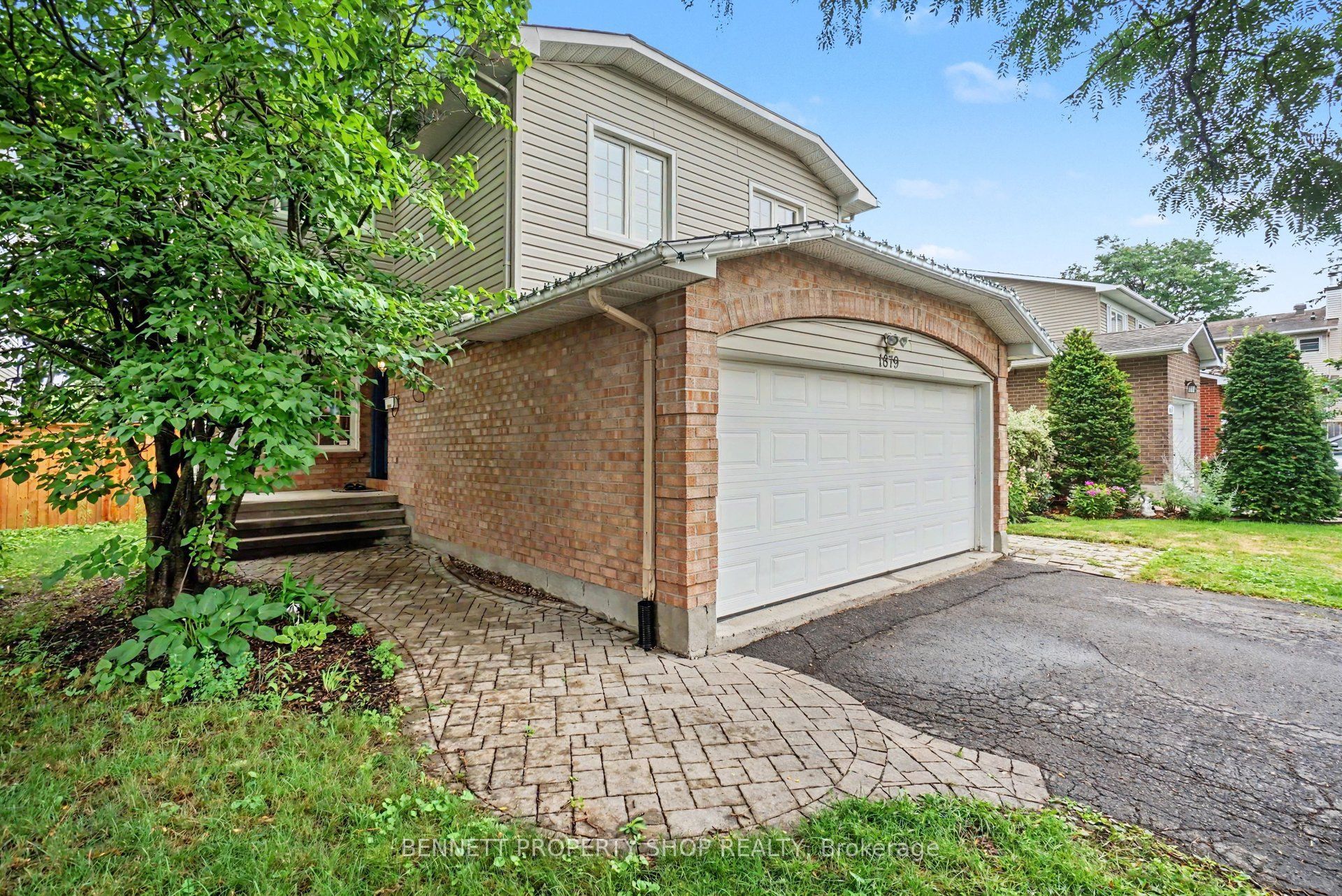 1879 Leclair Crescent