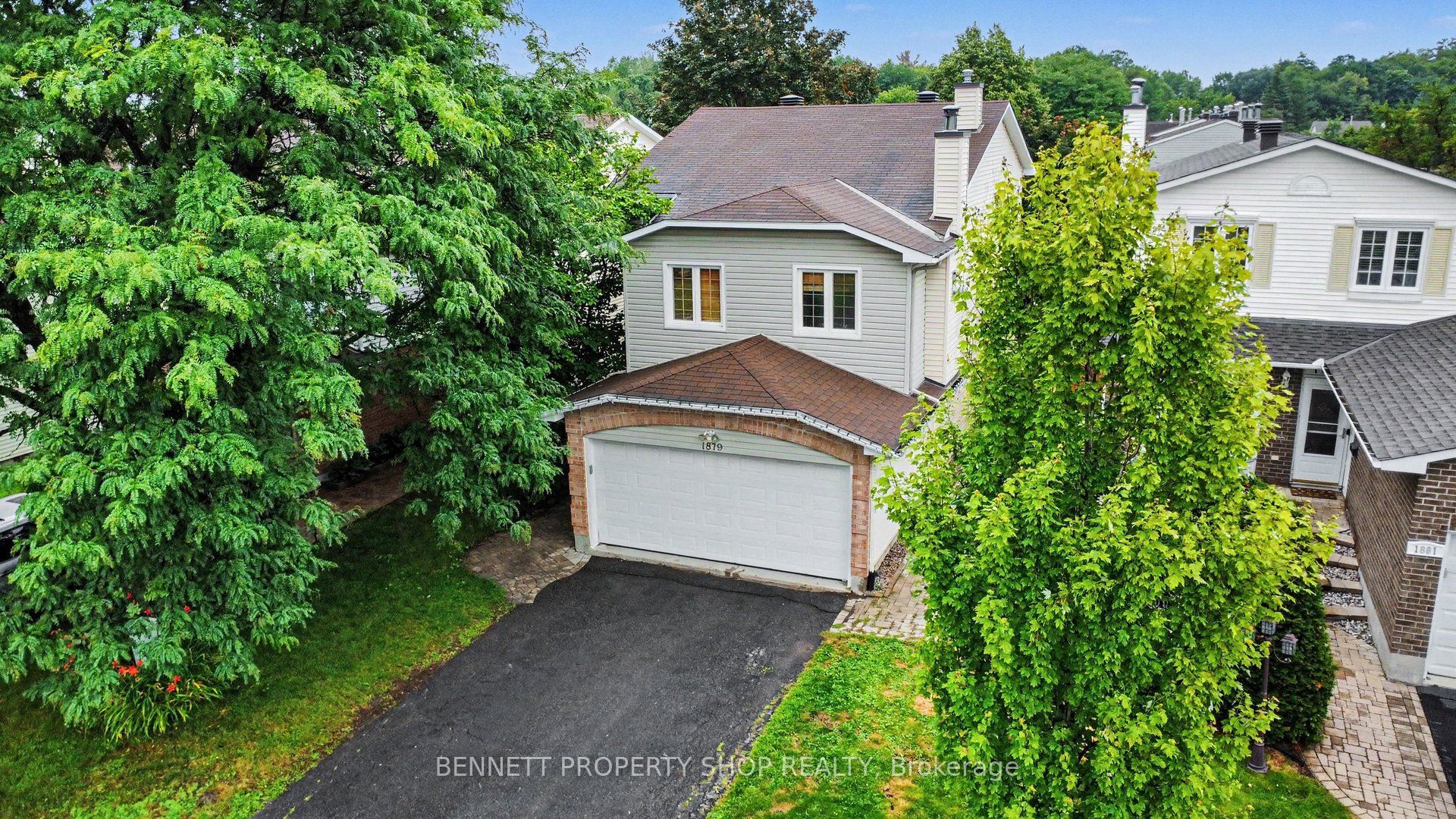 1879 Leclair Crescent