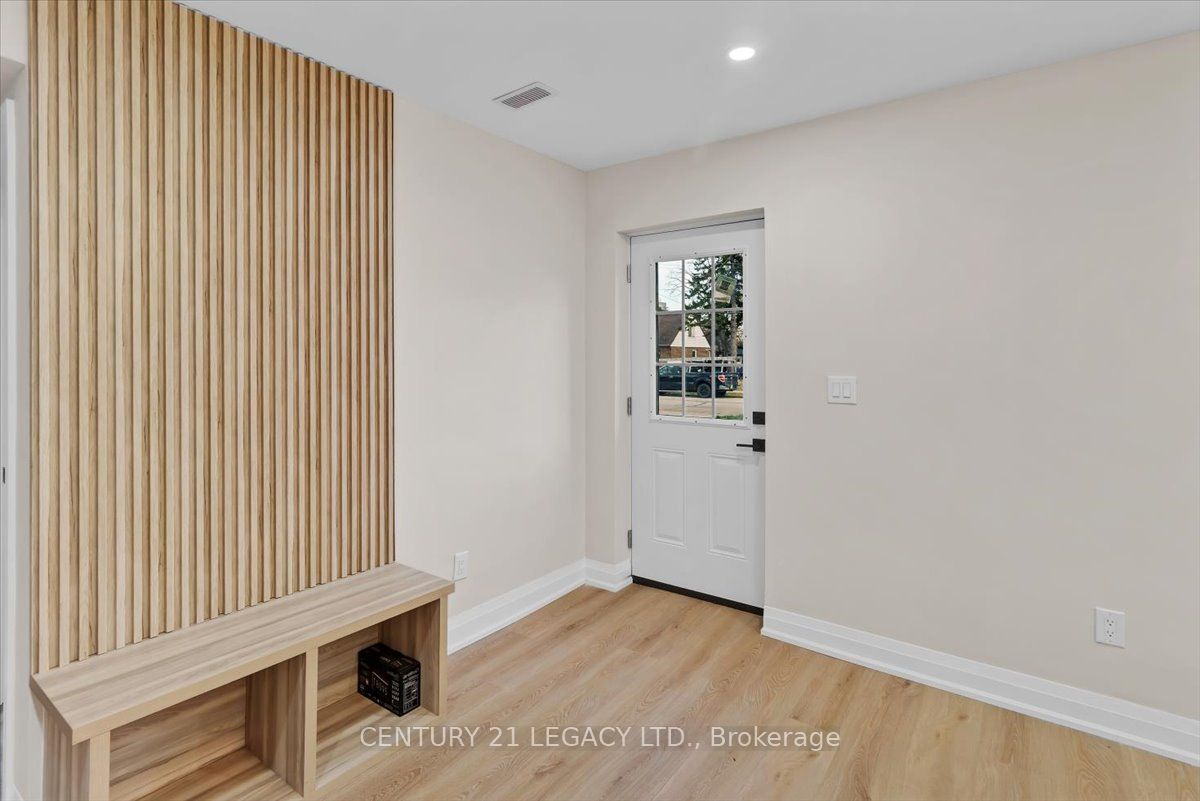 2027 Churchill Avenue