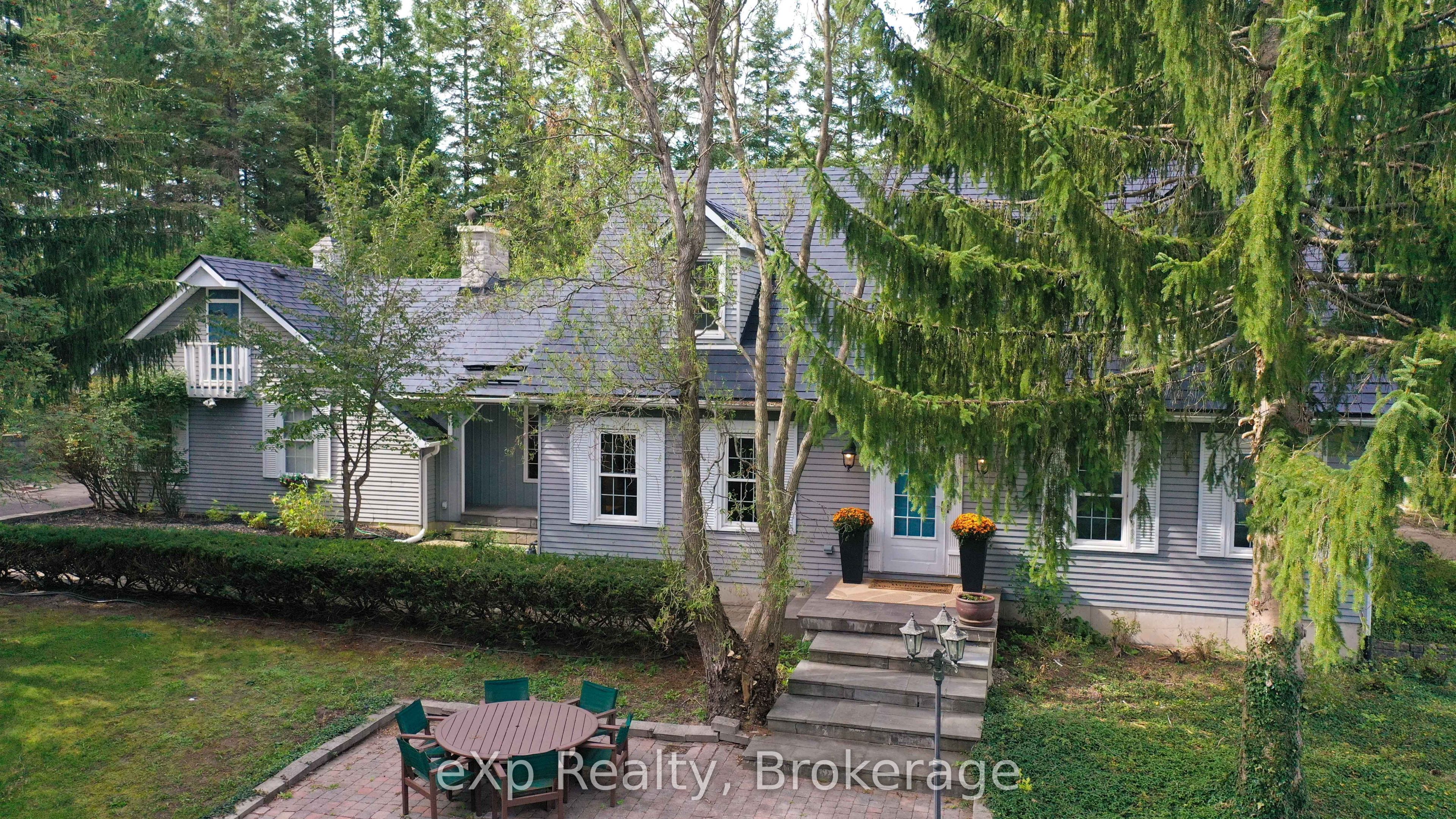 2039 Blacklock Street