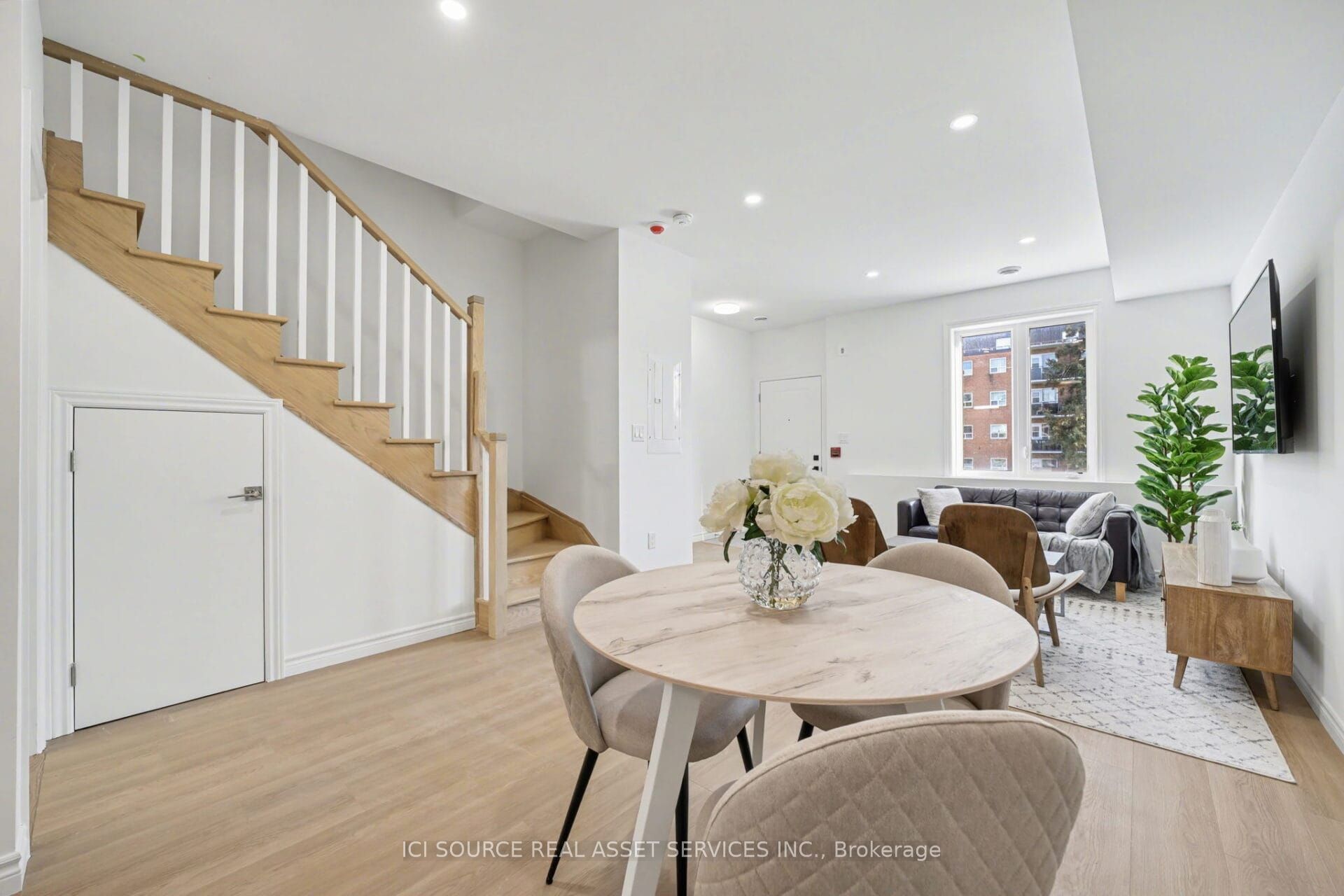 2 Slessor Boulevard 10