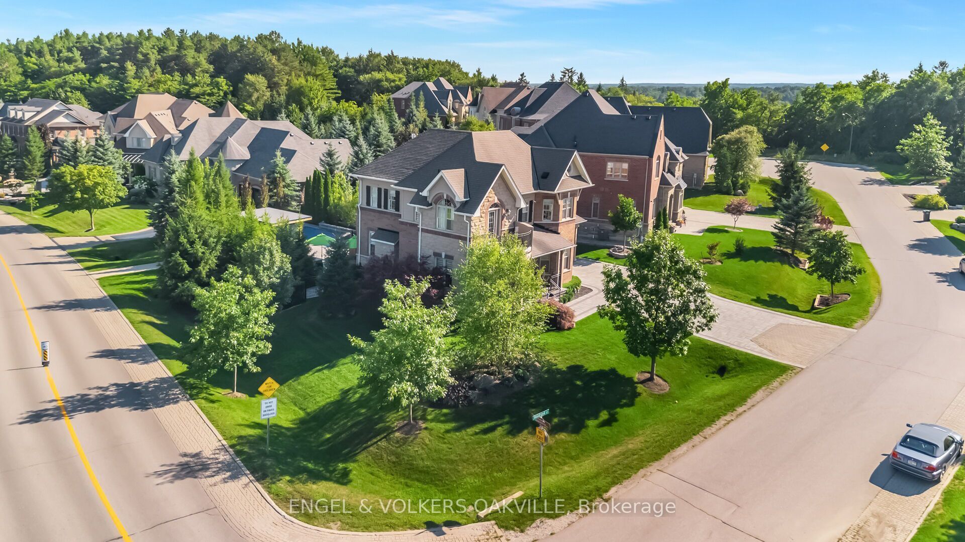 3 Holdroyd Court