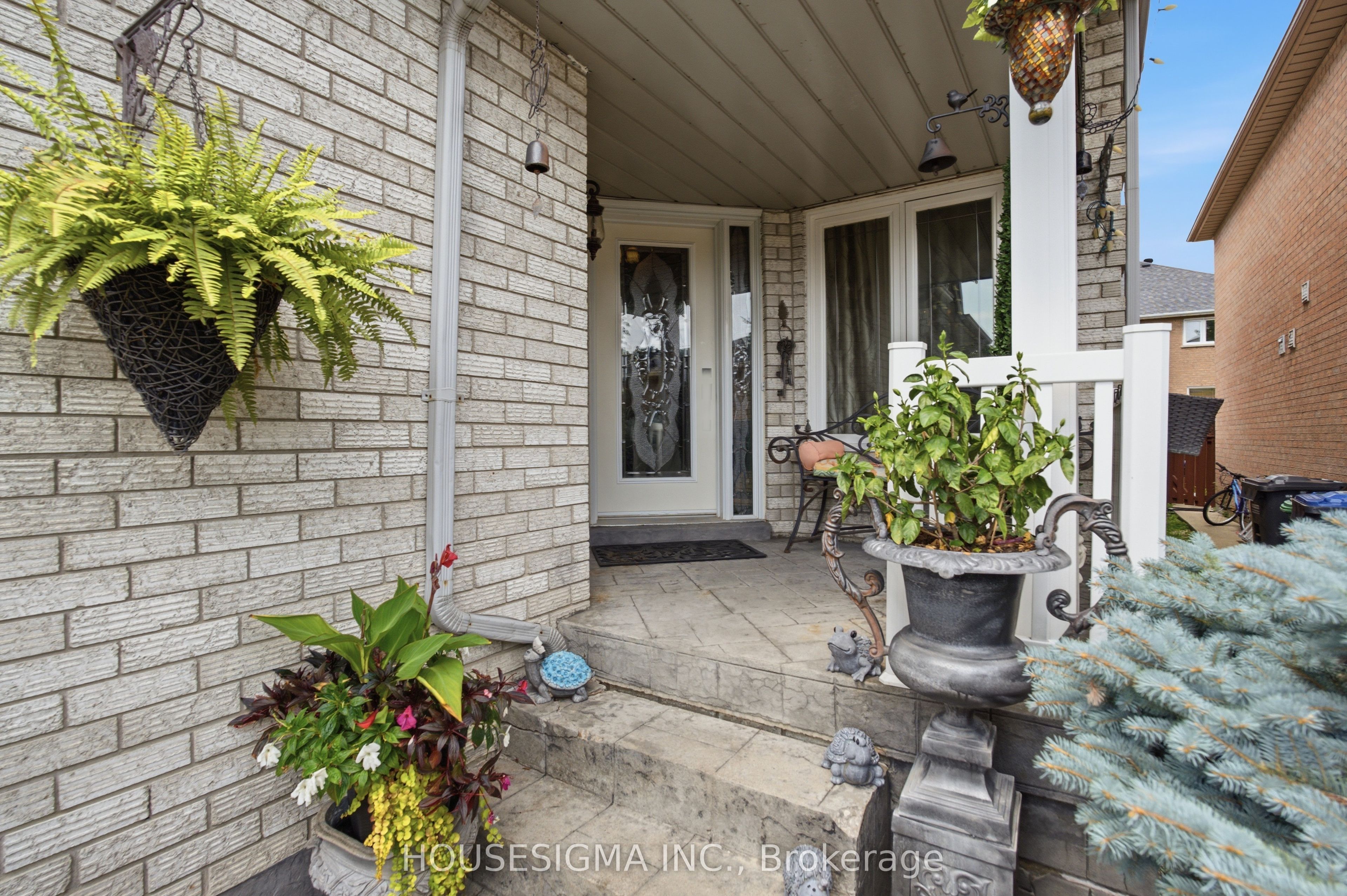 902 Applecroft Circle