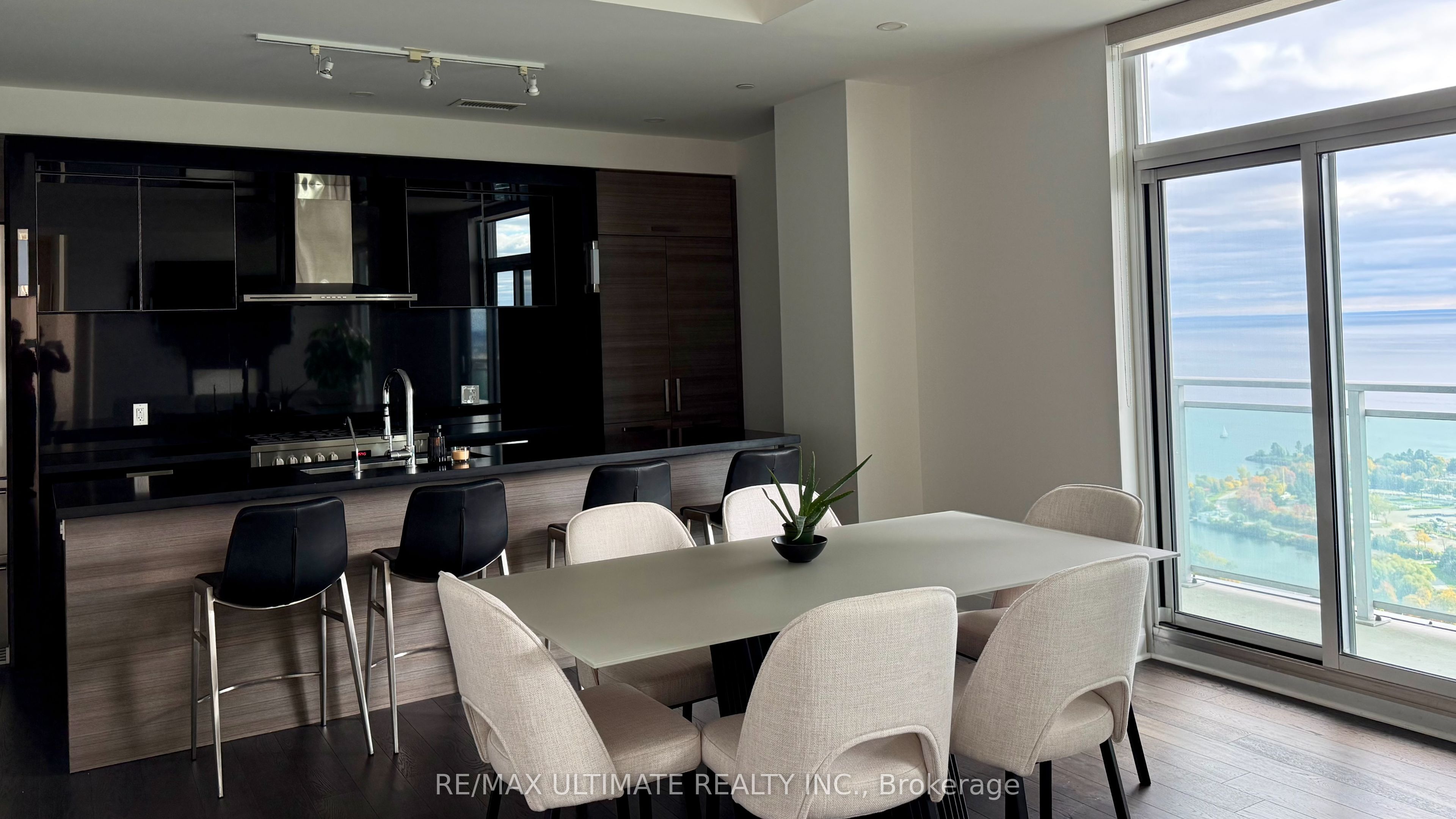 33 Shore Breeze Drive 3901