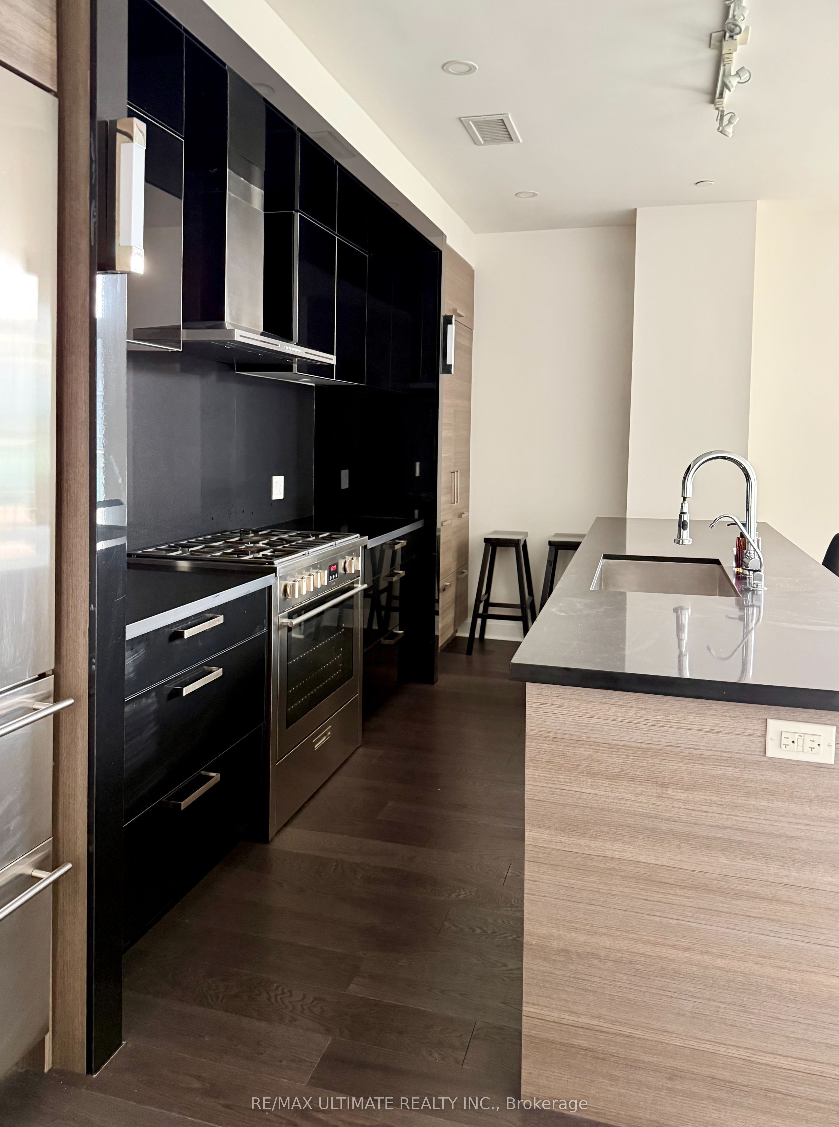 33 Shore Breeze Drive 3901