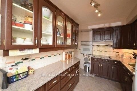 7475 Goreway Drive 17