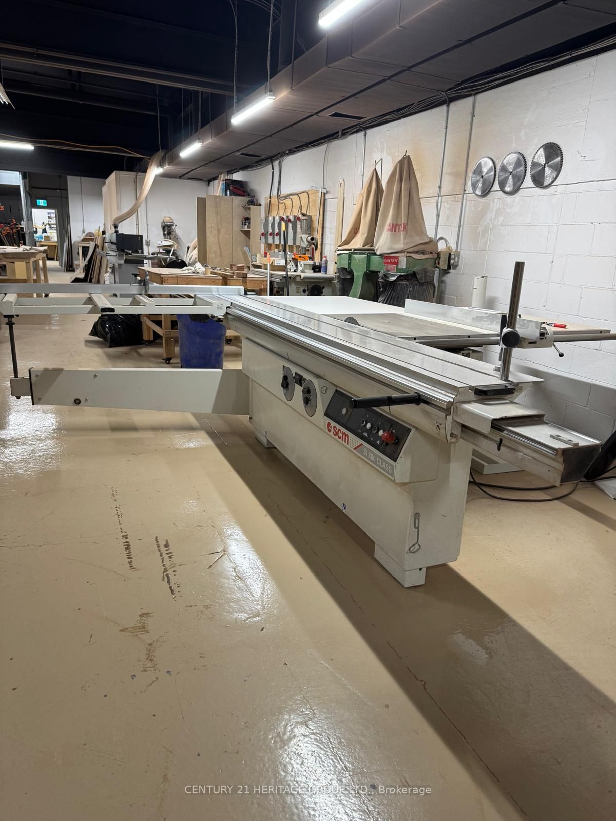 1700 Brampton Street N 2