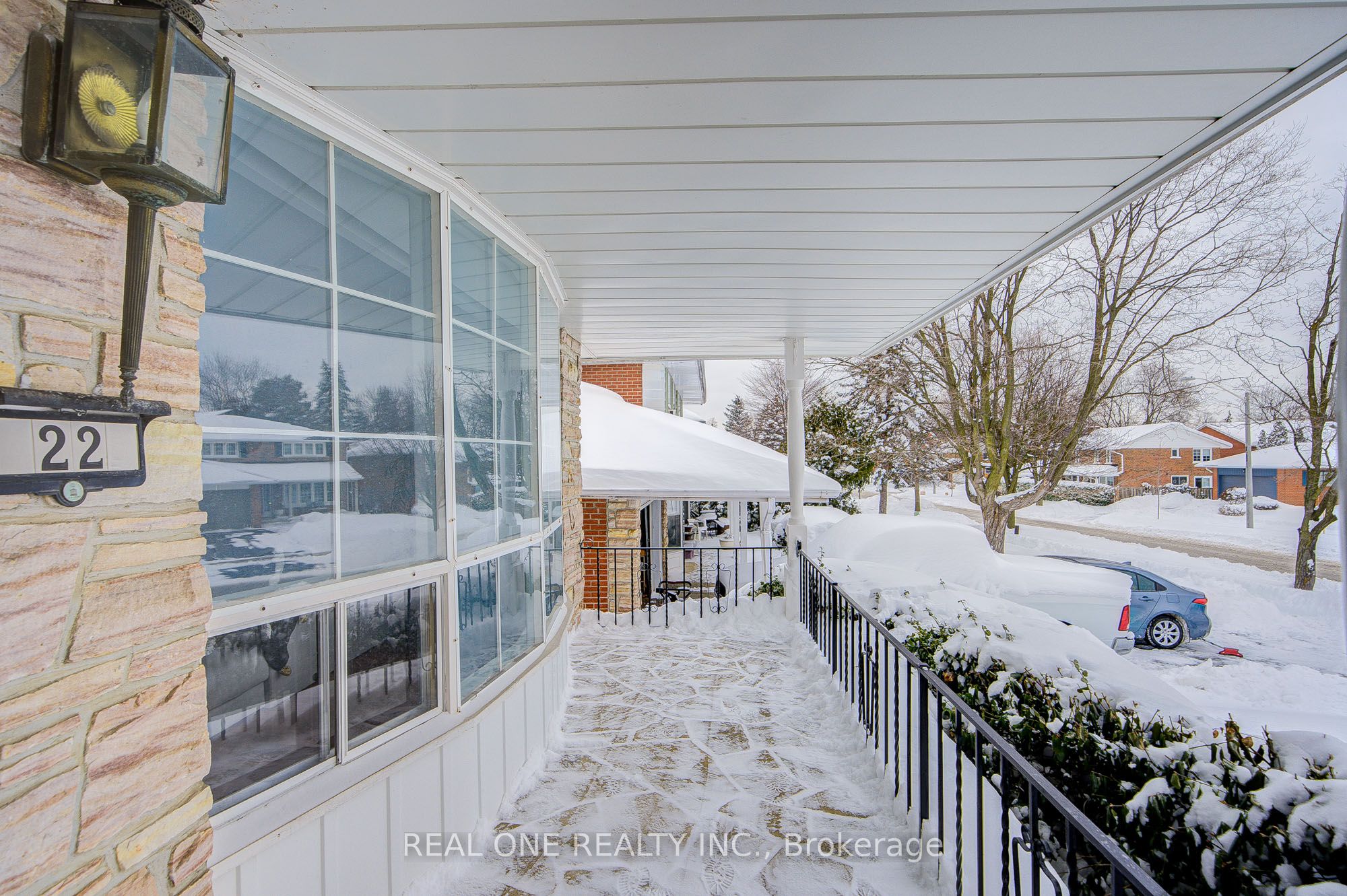 22 Kenmanor Boulevard