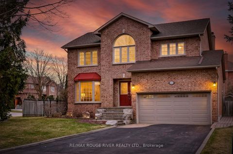 60 Emmett Place Whitby ON L1R 2B4