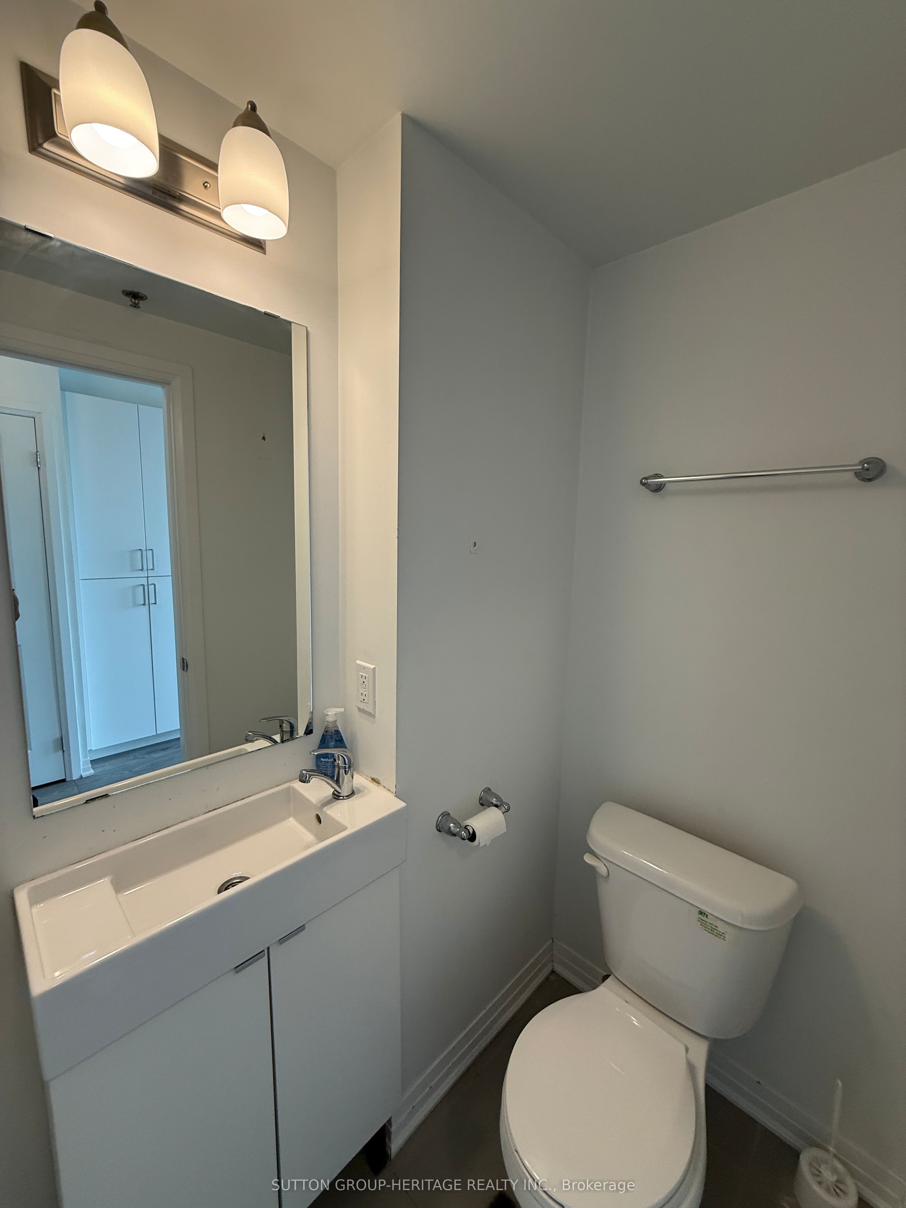 1900 Simcoe Street N 36
