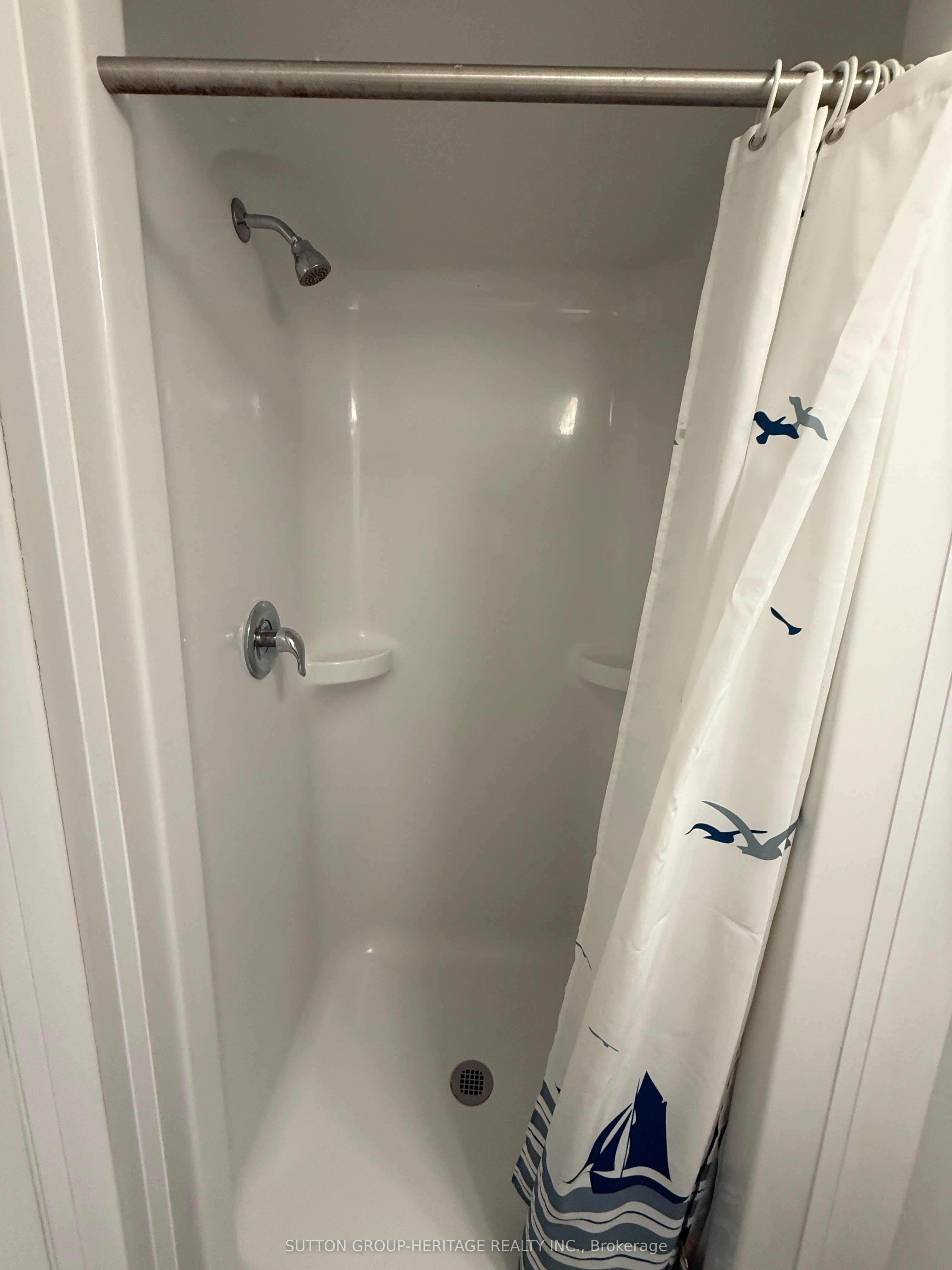 1900 Simcoe Street N 36